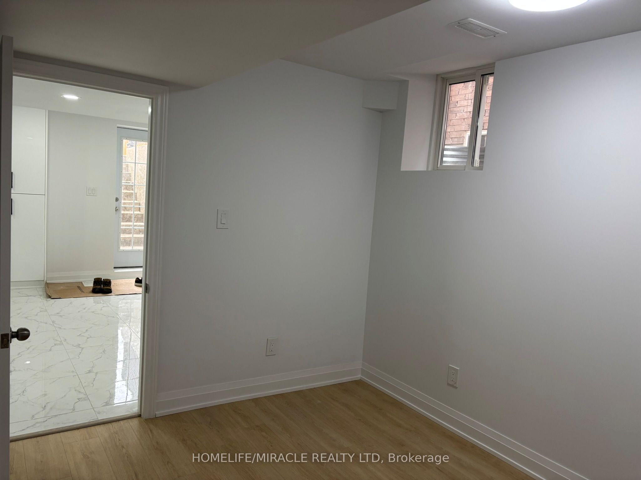 12 Rosewell Crescent