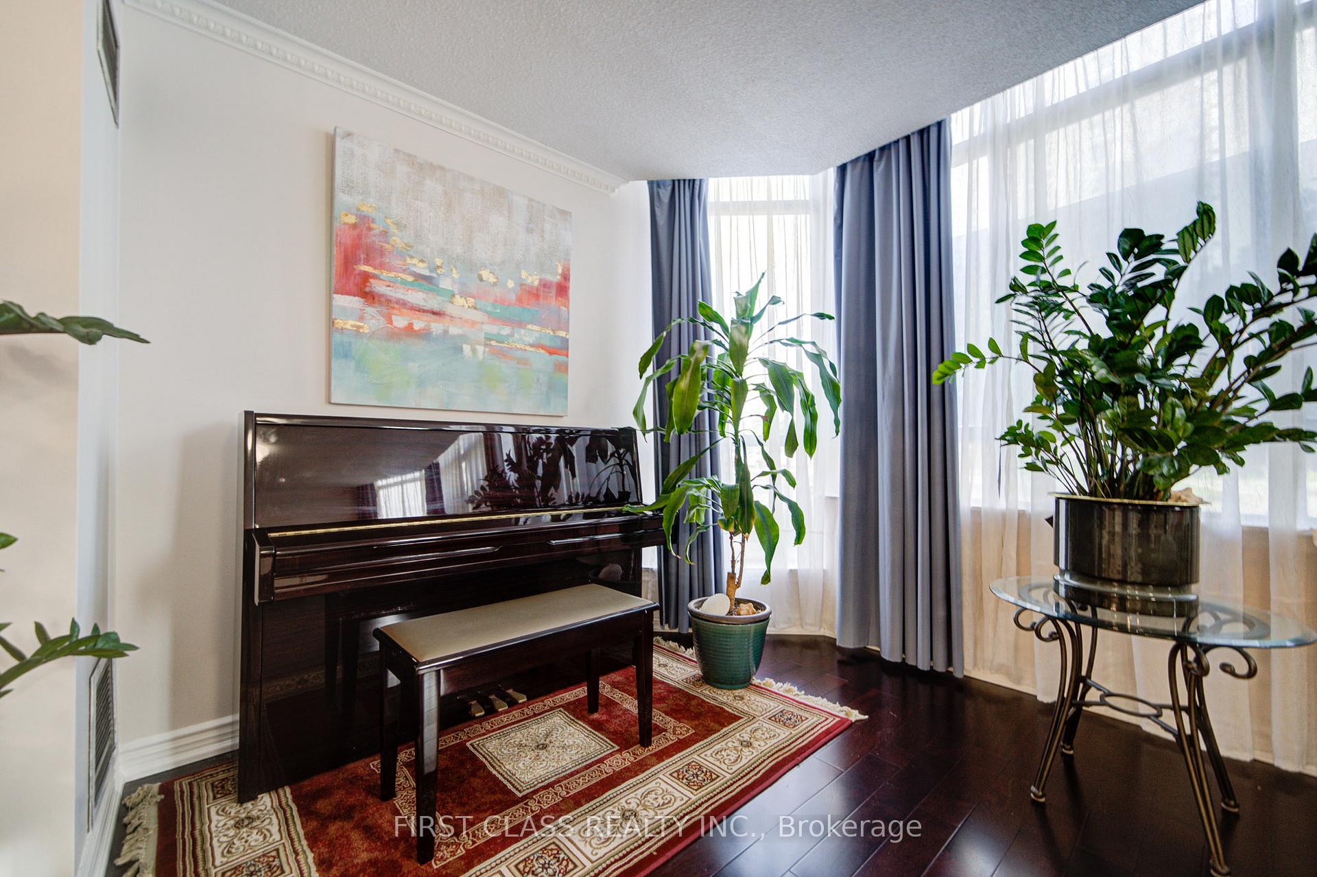 3 Bedrooms Condo at 25 Bamburgh, Toronto For sale