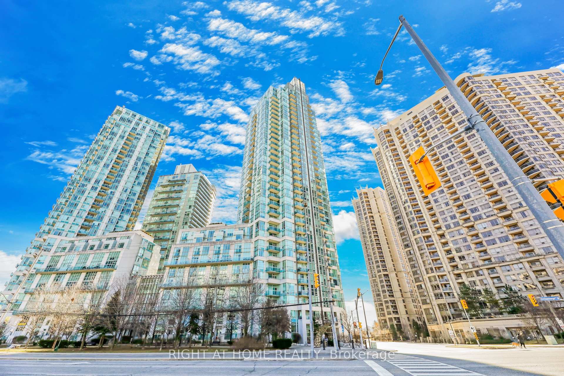 2 Bedrooms Condo at 3939 Duke Of York, Mississauga For sale
