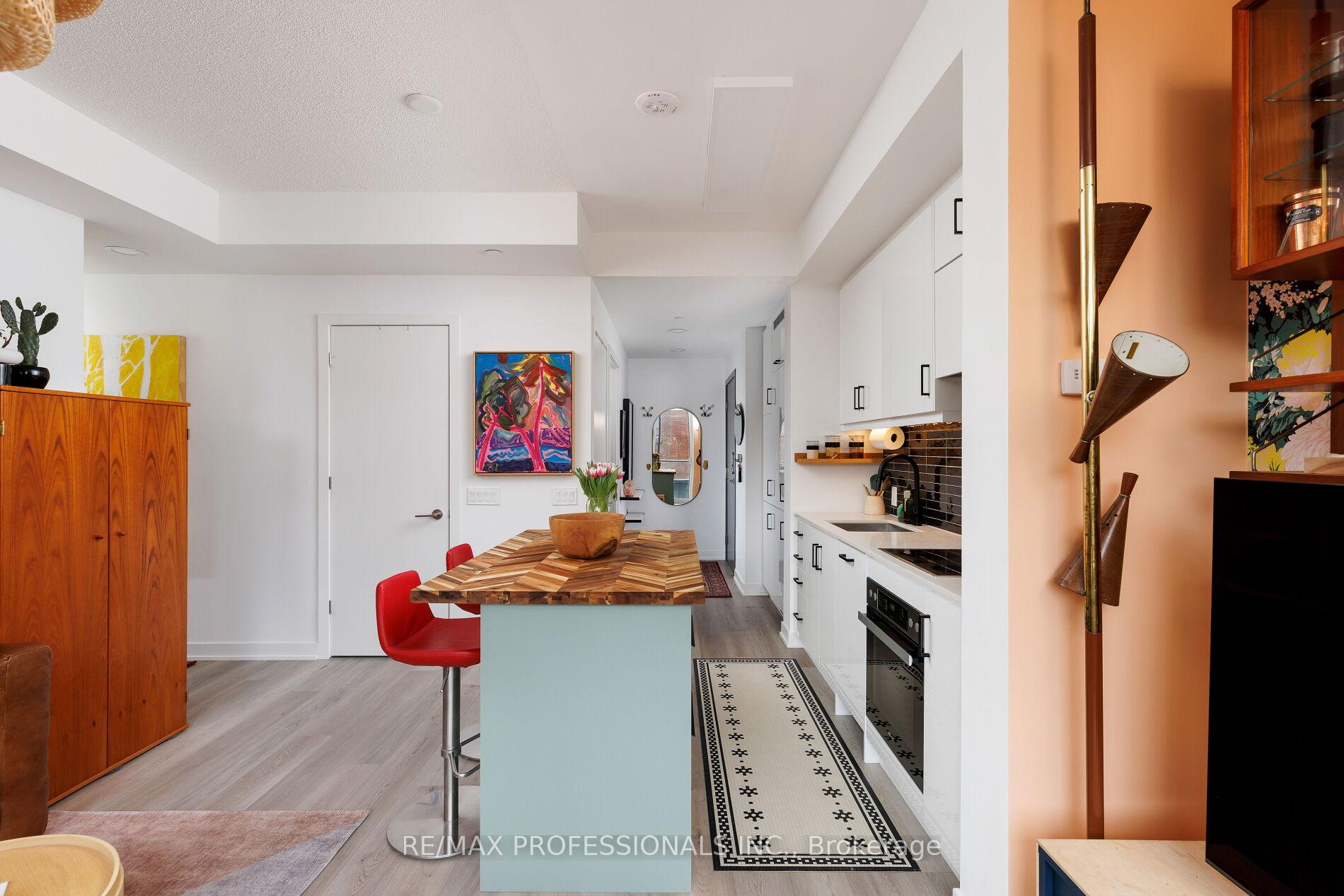 2 Bedrooms Condo at 9 Tecumseth,  Toronto For sale