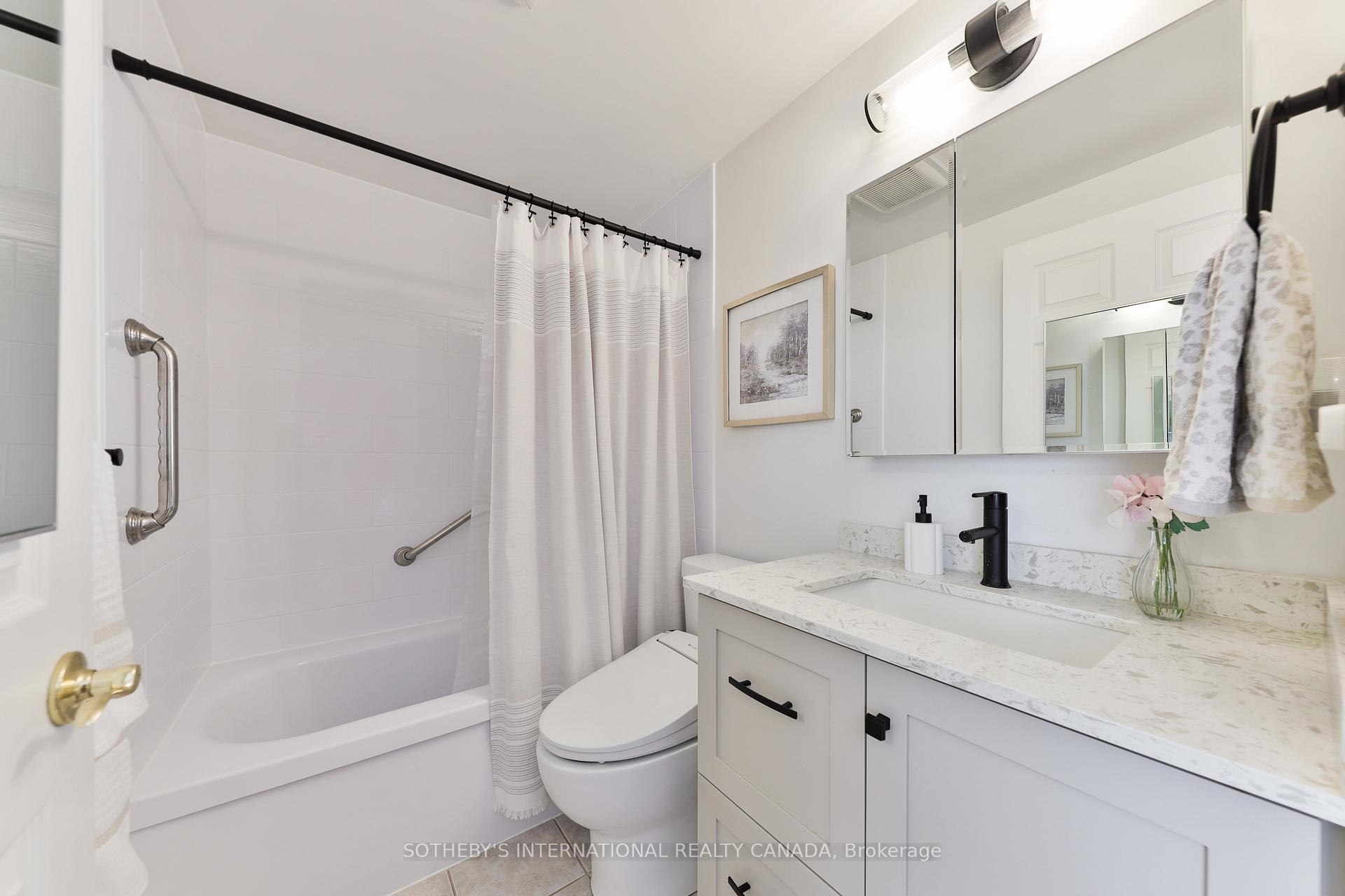 2 Bedrooms Condo at 5194 Lakeshore, Burlington For sale