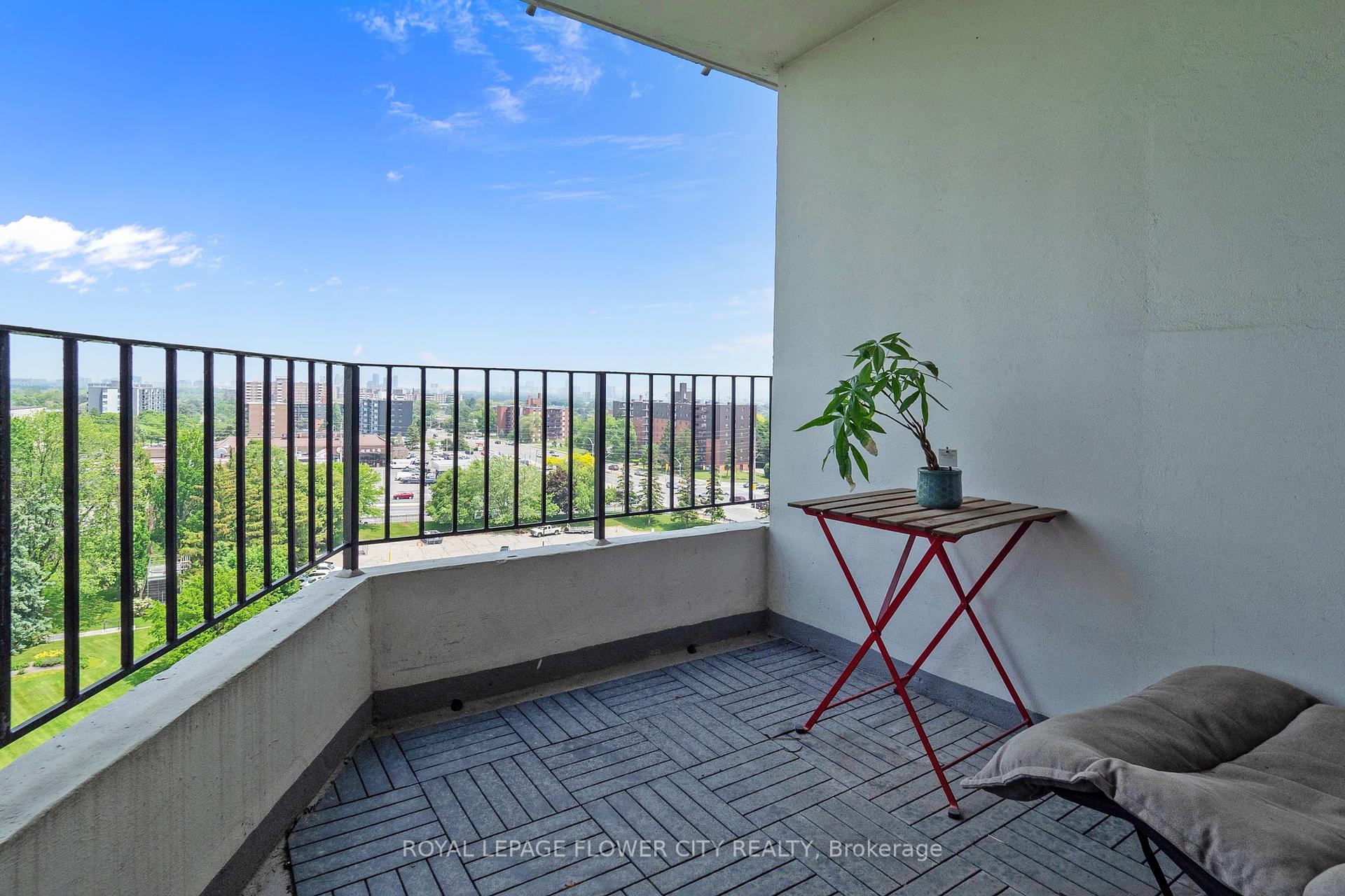 1 Bedroom Condo at 1333 Bloor, Mississauga For sale