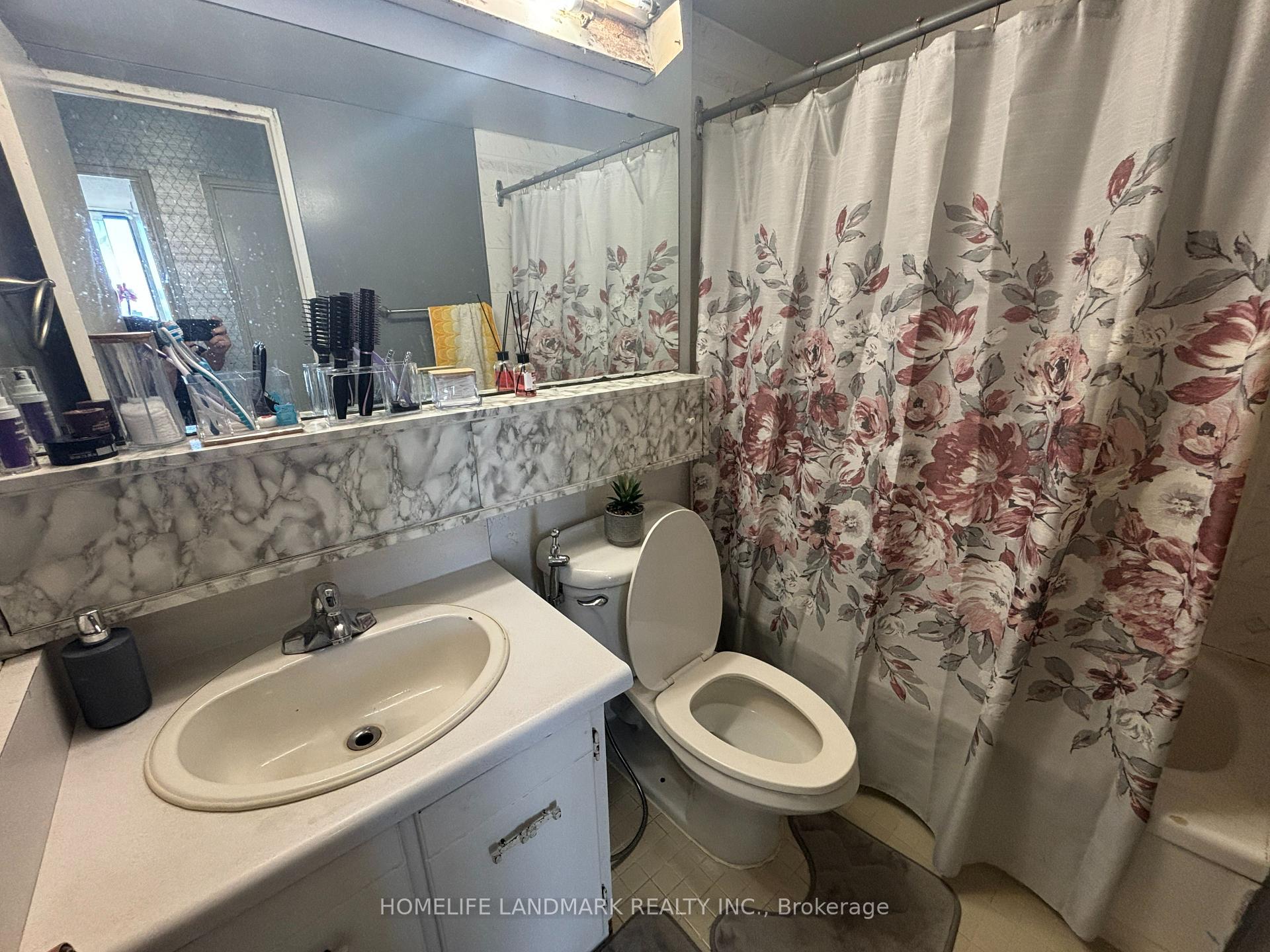 3 Bedrooms Condo at 260 Seneca Hill, Toronto For sale