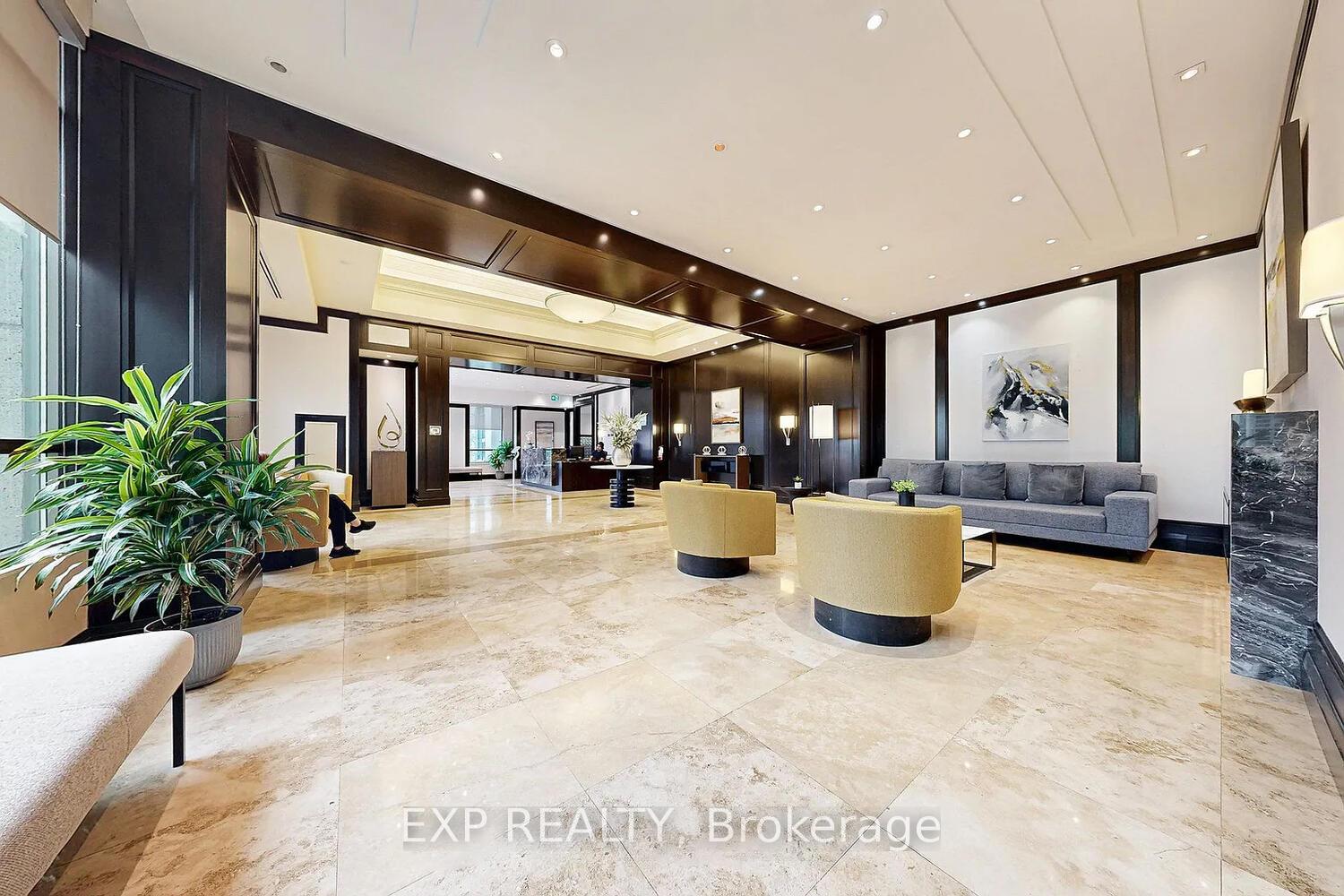 3 Bedrooms Condo at 88 Promenade, Vaughan For sale