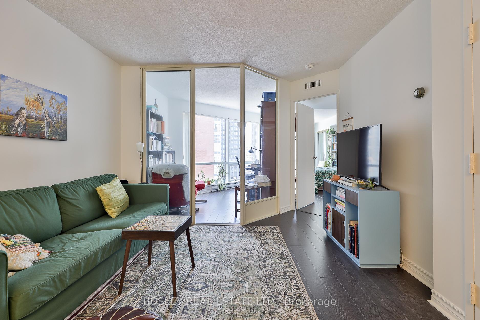 2 Bedrooms Condo at 1001 Bay, Toronto For sale