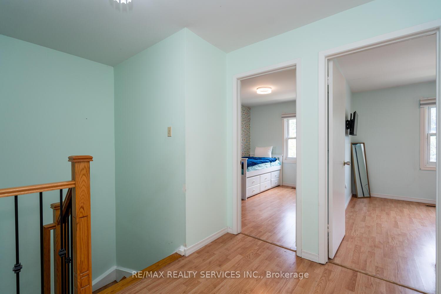 5 Bedrooms Condo at 2825 Gananoque, Mississauga For sale