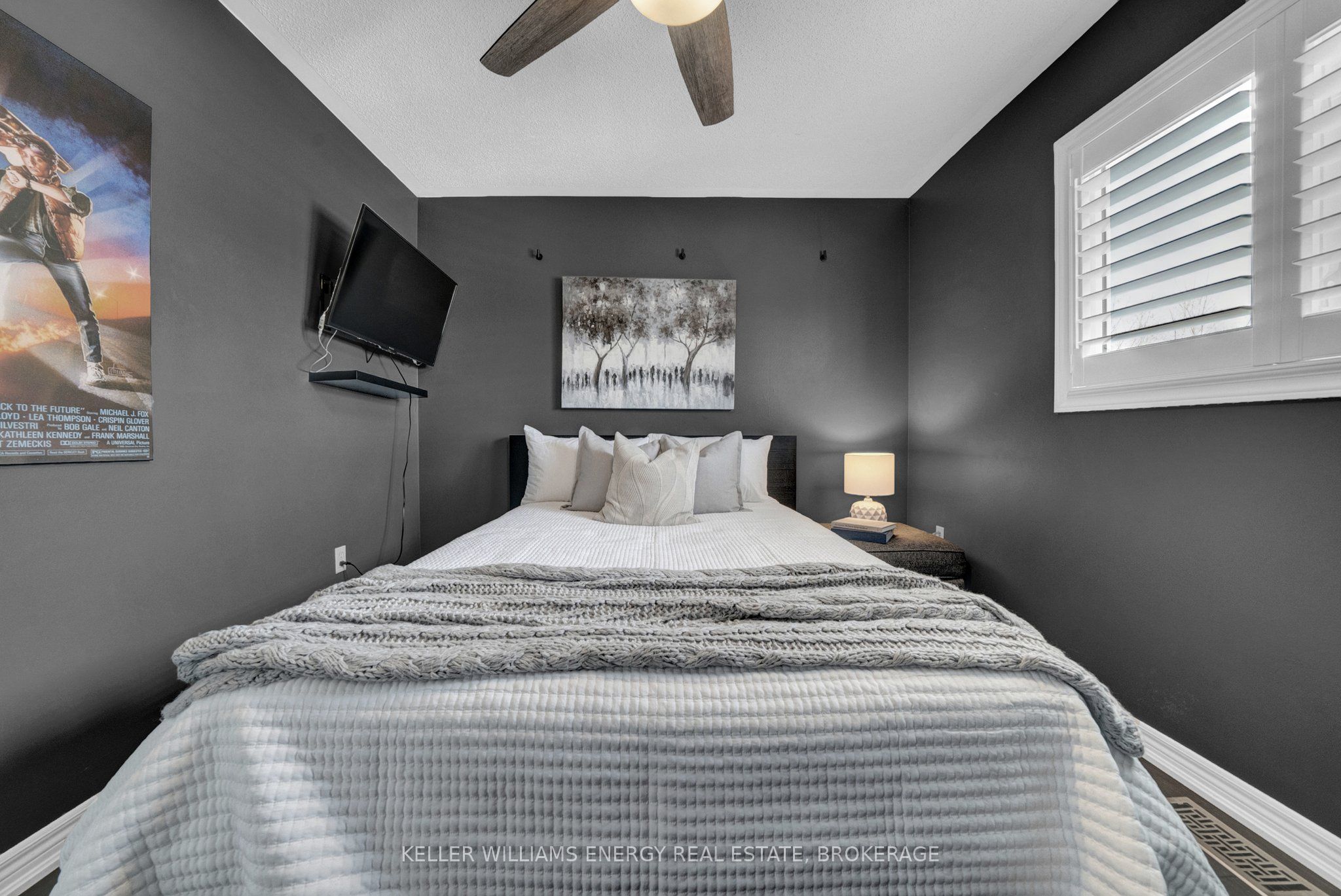 30 Divine Drive, Whitby, ON L1R 2T4