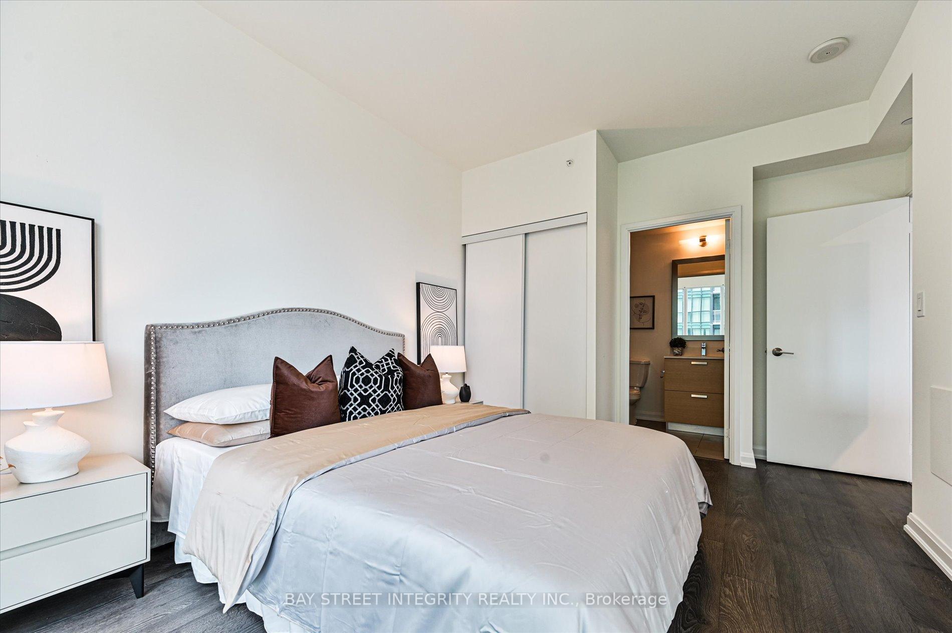 3 Bedrooms Condo at 11 Bogert, Toronto For sale