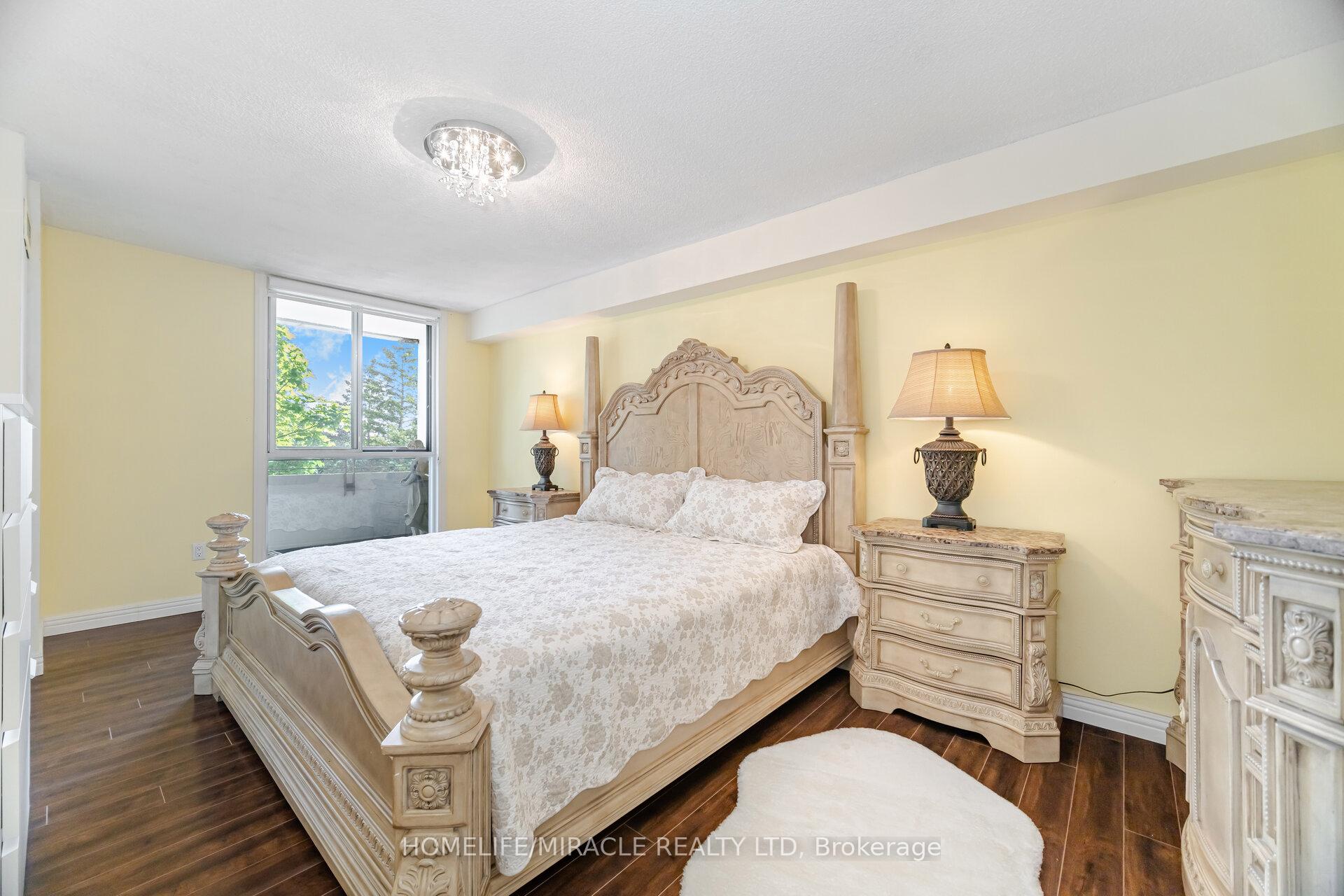 3 Bedrooms Condo at 1320 Mississauga valley, Mississauga For sale