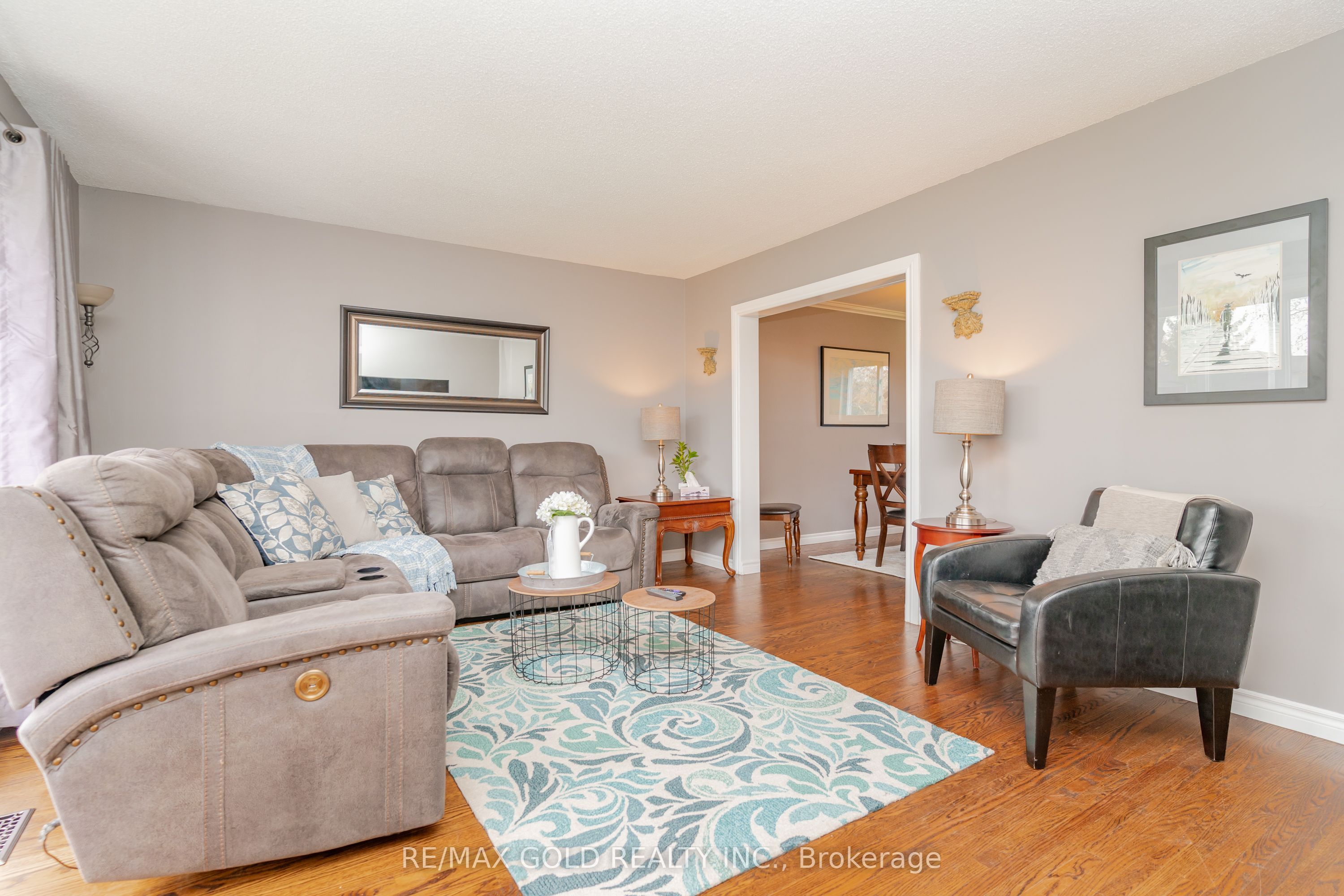 16 Dudley Place, Brampton, ON L6T 3C3