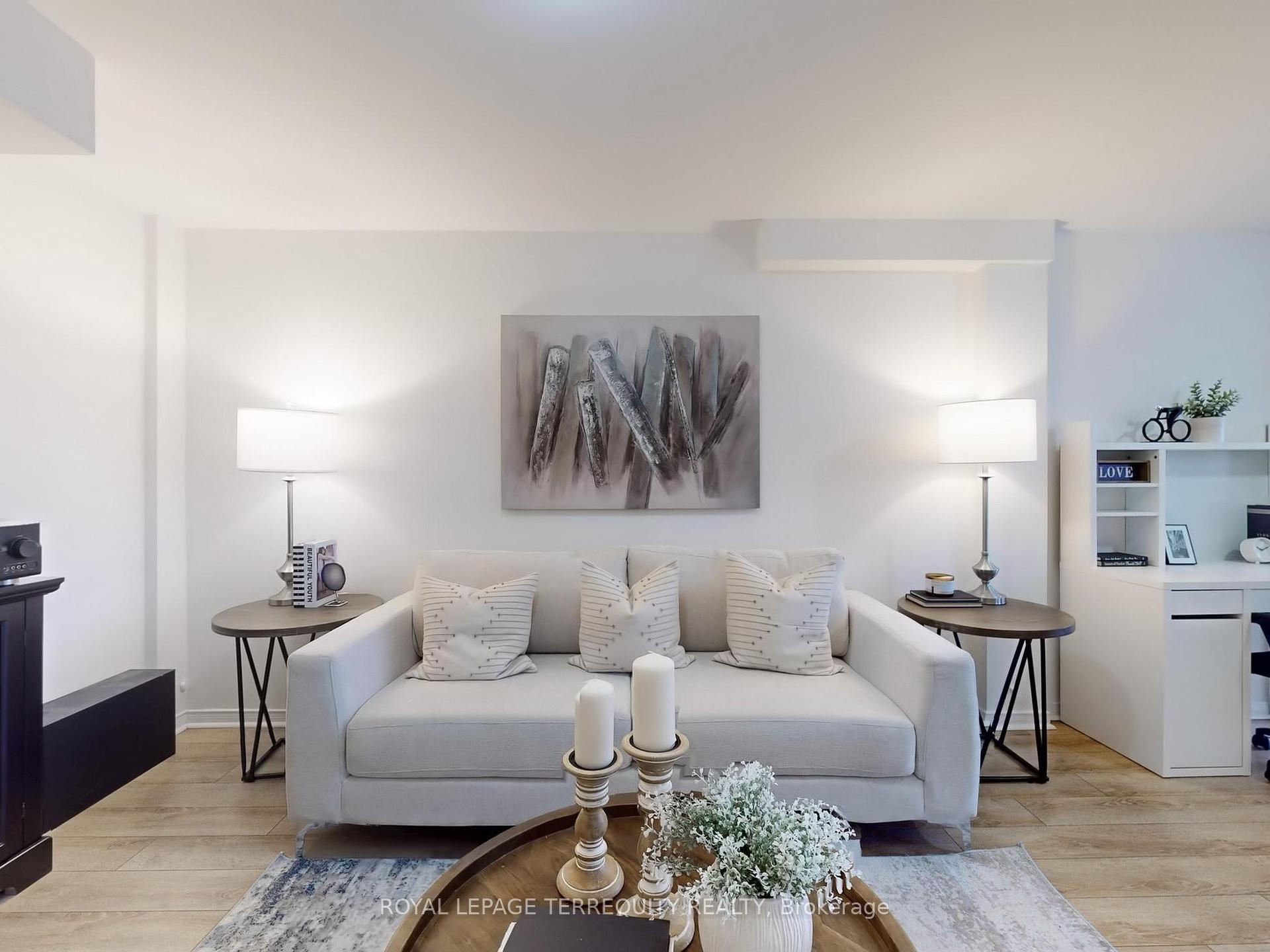4 Bedrooms Condo at 6399 Spinnaker,  Mississauga For sale