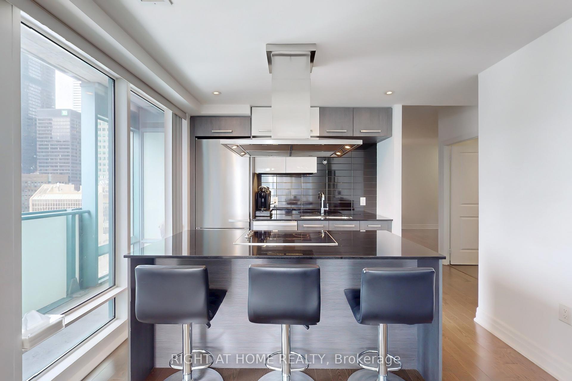 3 Bedrooms Condo at 8 The Esplanade, Toronto For sale