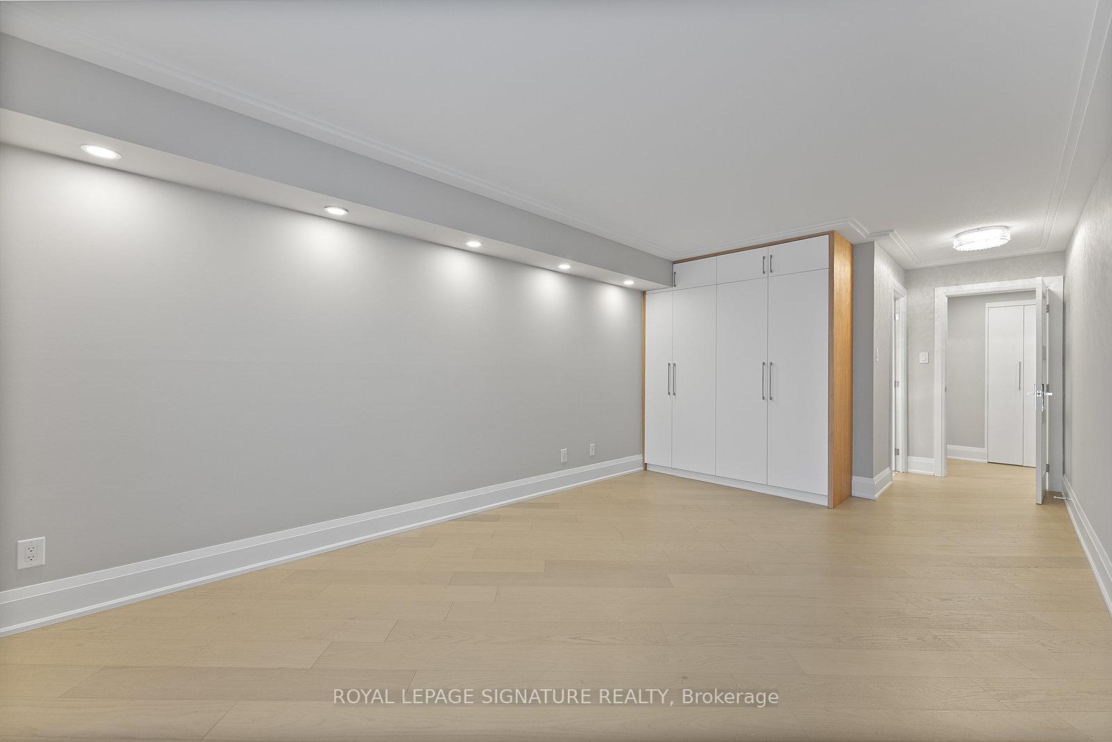 2 Bedrooms Condo at 77 Carlton,  Toronto For sale