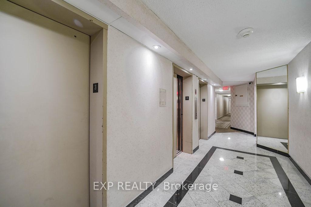 2 Bedrooms Condo at 410 Mclevin, Toronto For sale