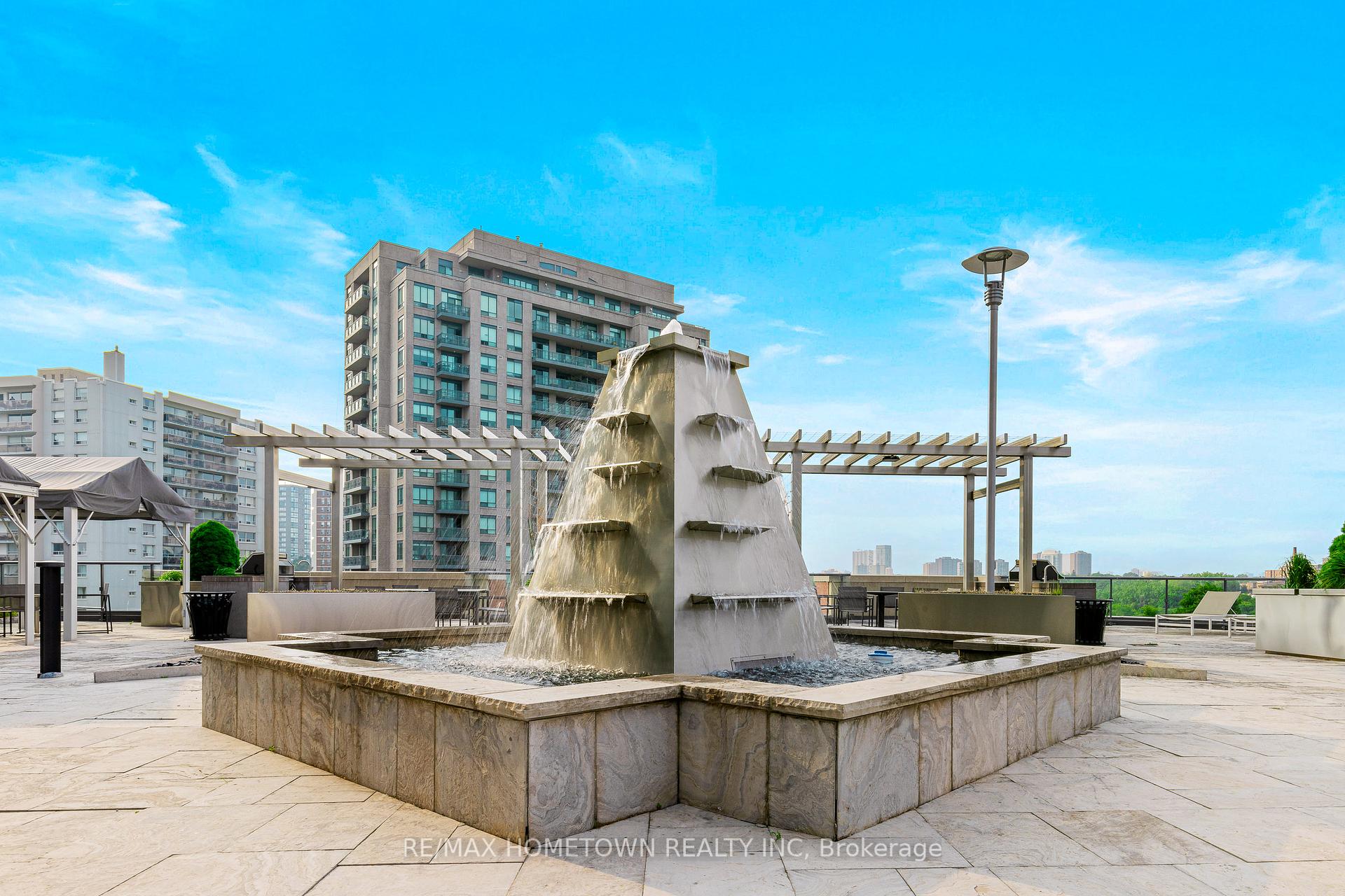 2 Bedrooms Condo at 35 Fontenay, Toronto For sale