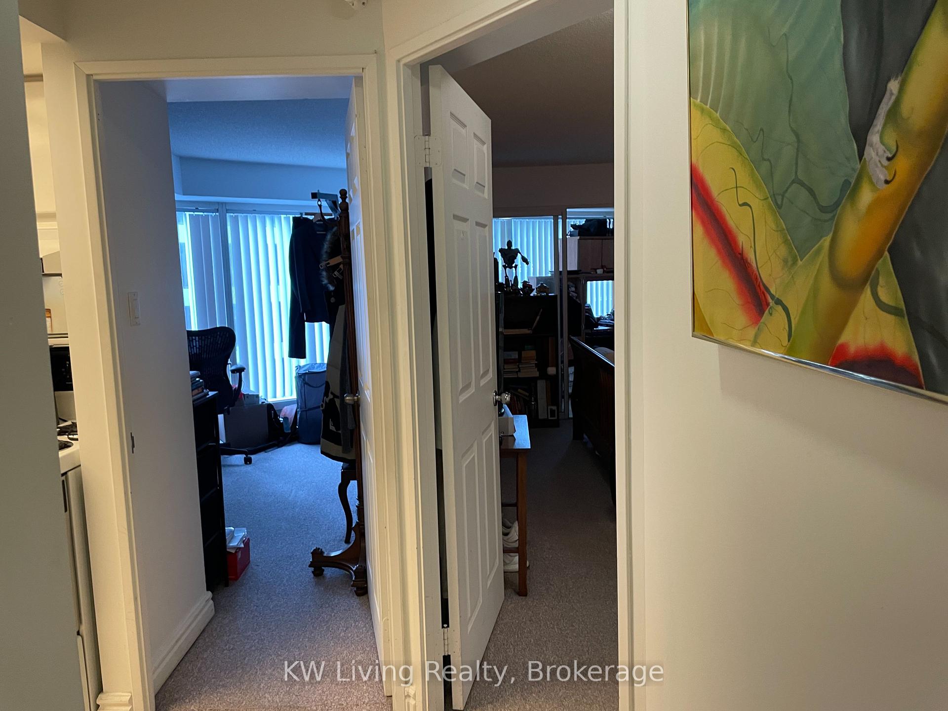 2 Bedrooms Condo at 33 University,  Toronto For sale