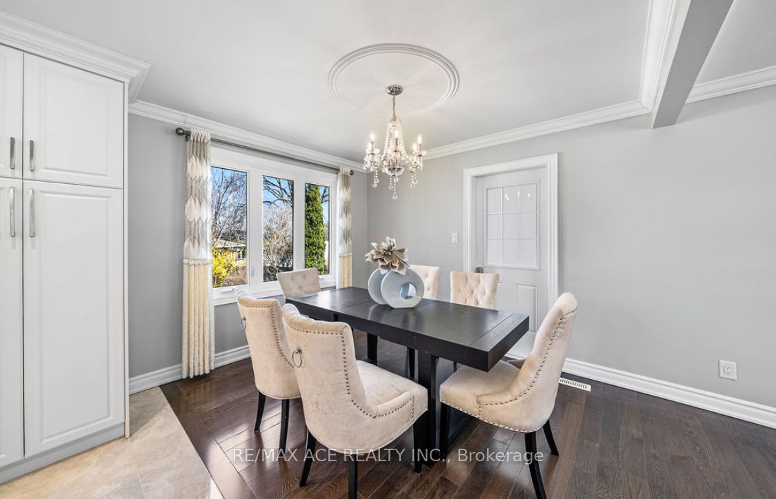 6 Oldborough Circle