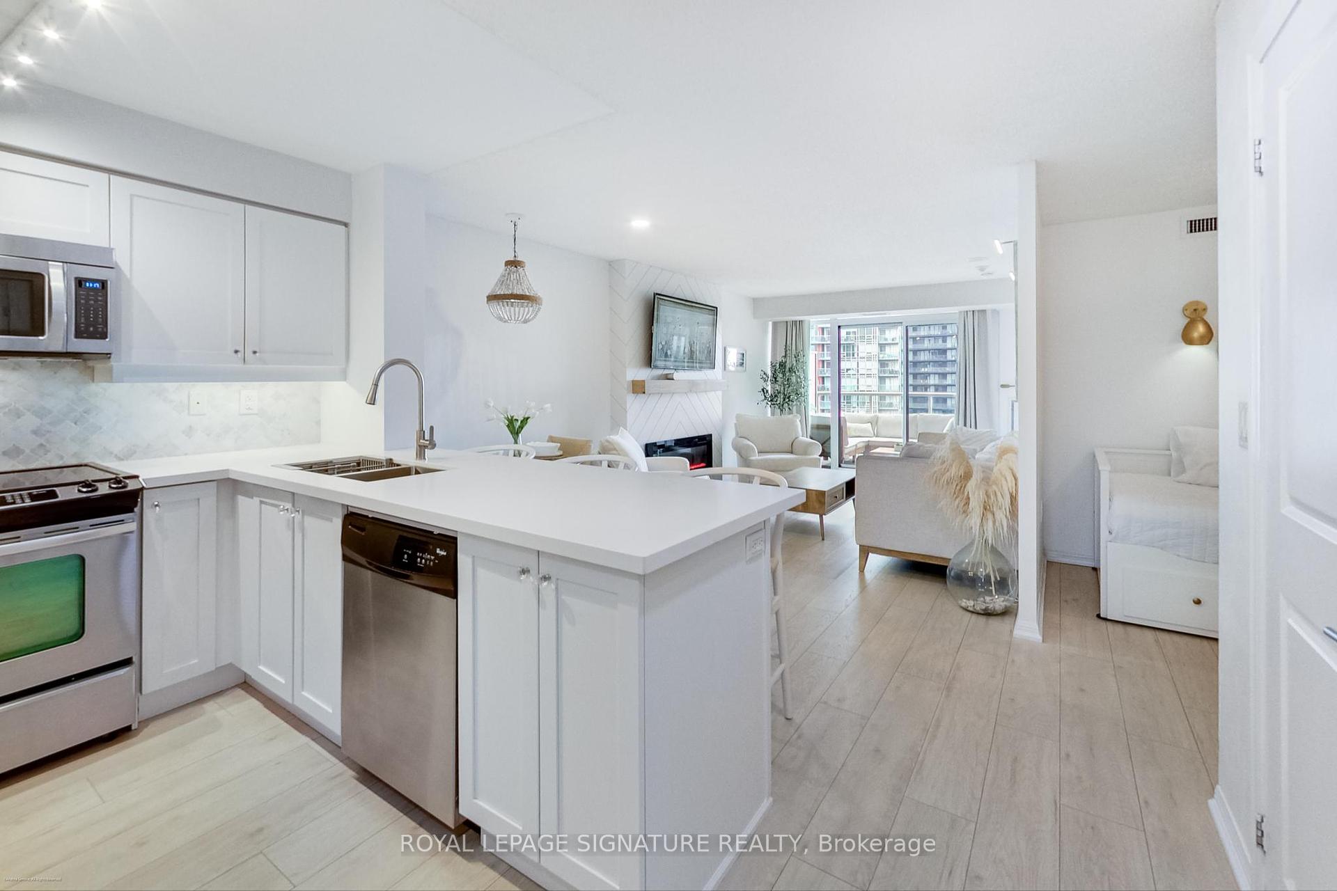 2 Bedrooms Condo at 125 Western Battery, Toronto For sale