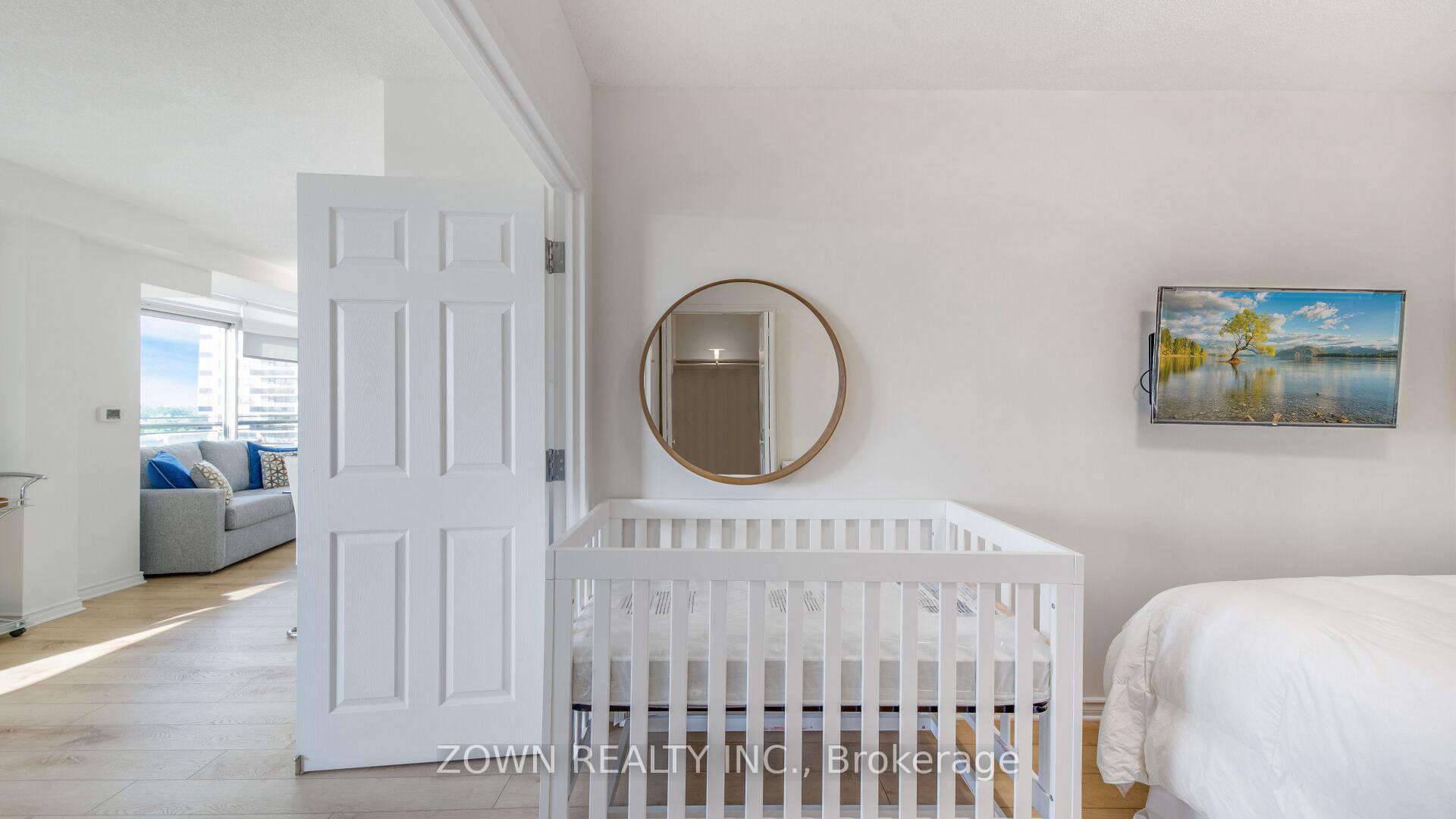 3 Bedrooms Condo at 15 Maplewood, Toronto For sale