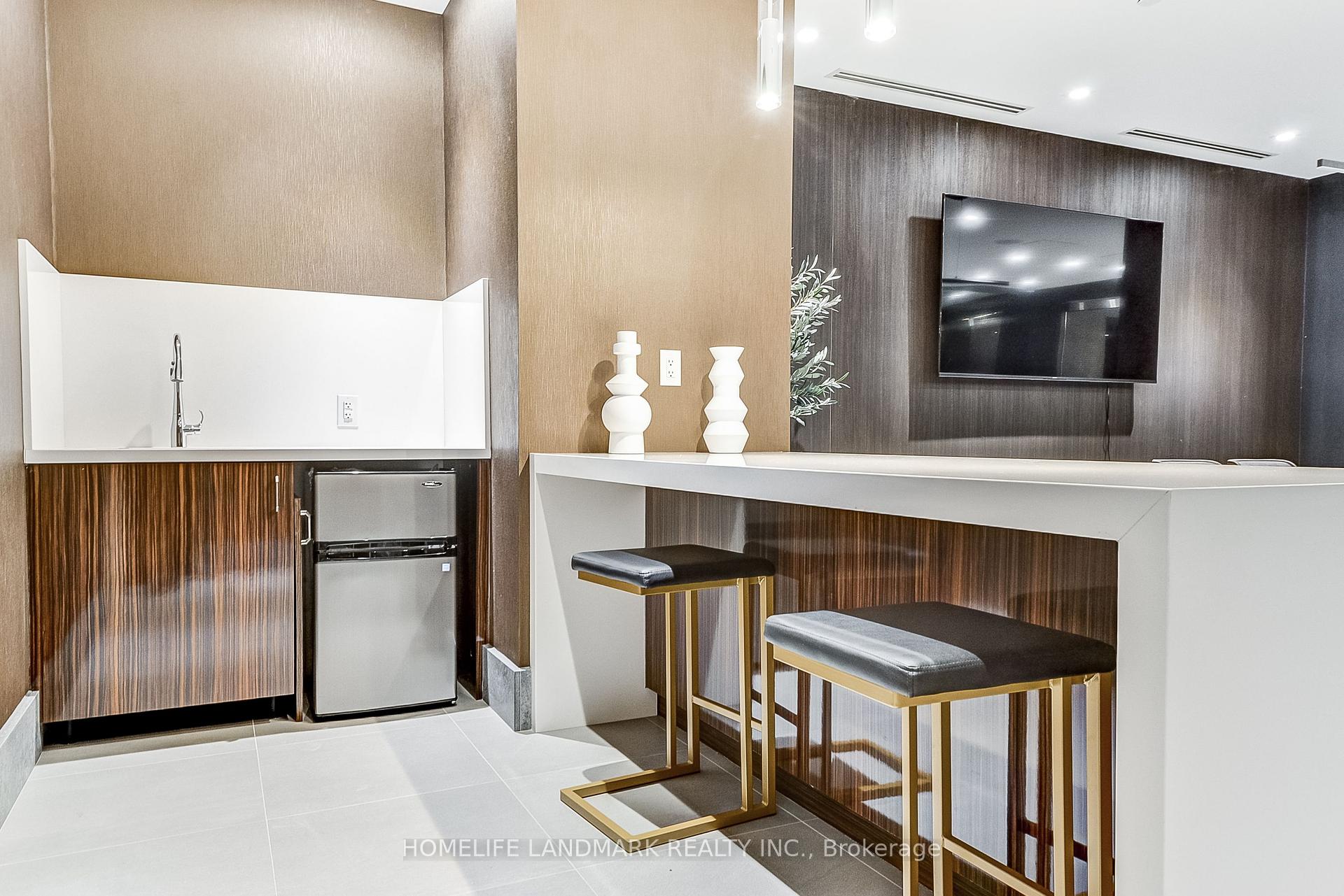 3 Bedrooms Condo at 28 Widmer 3429,  Toronto For sale