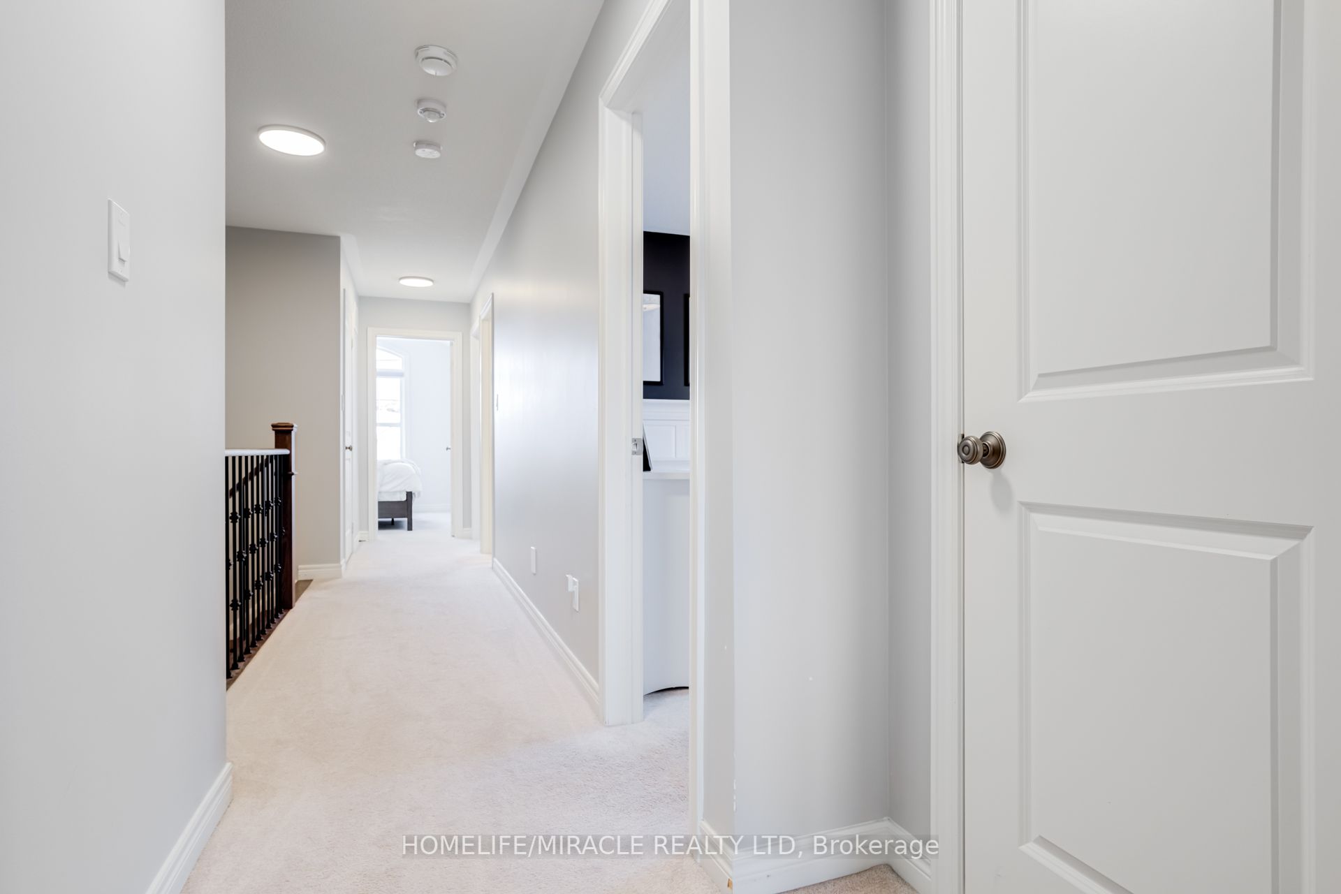 36 Hoard Avenue N