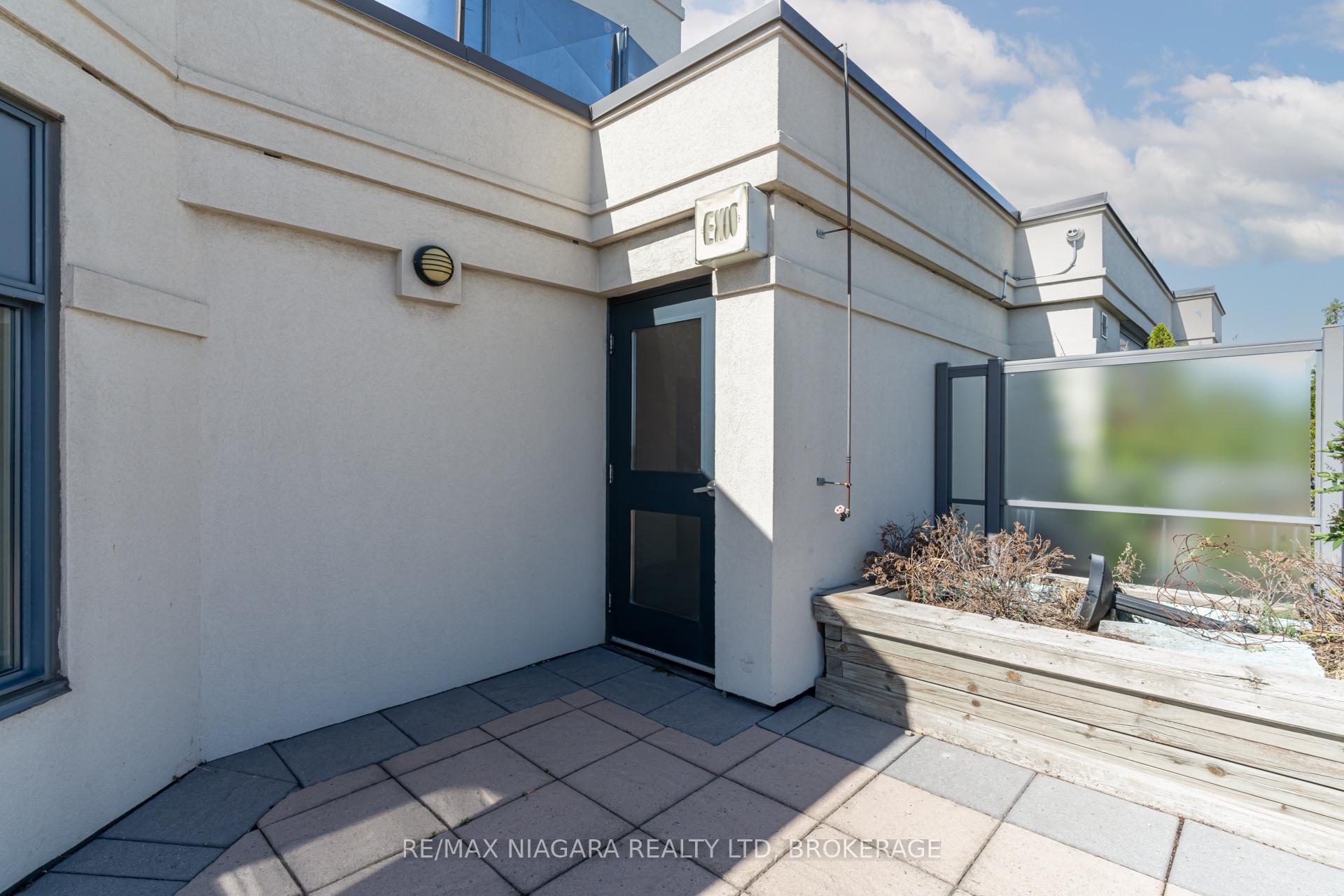 2 Bedrooms Condo at 872 Sheppard, Toronto For sale