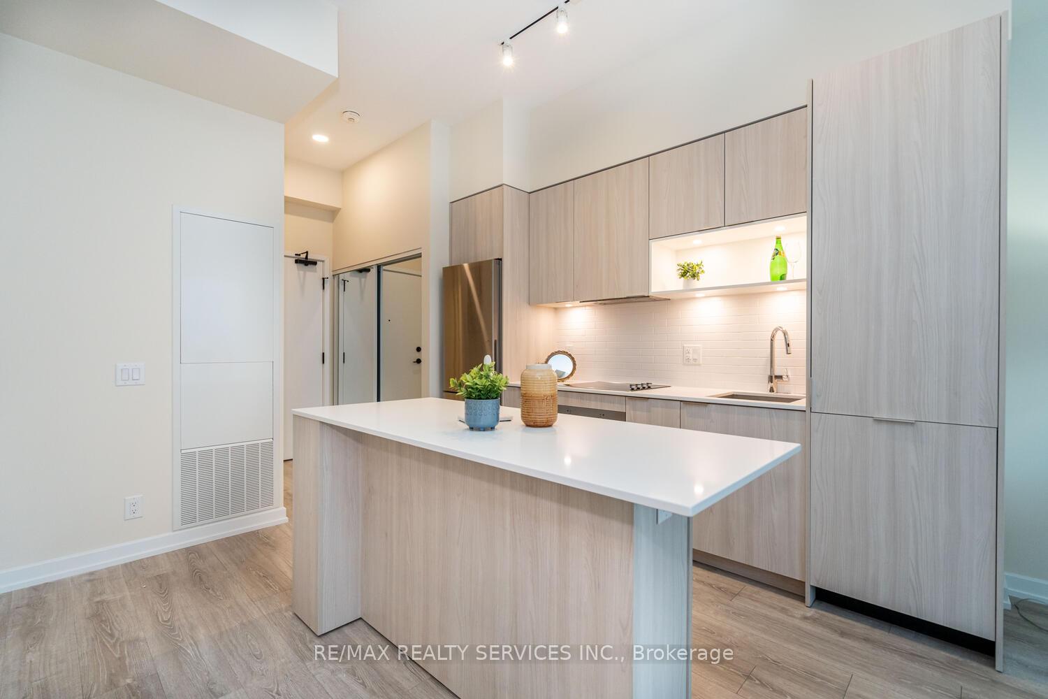 2 Bedrooms Condo at 20 Tubman, Toronto For sale