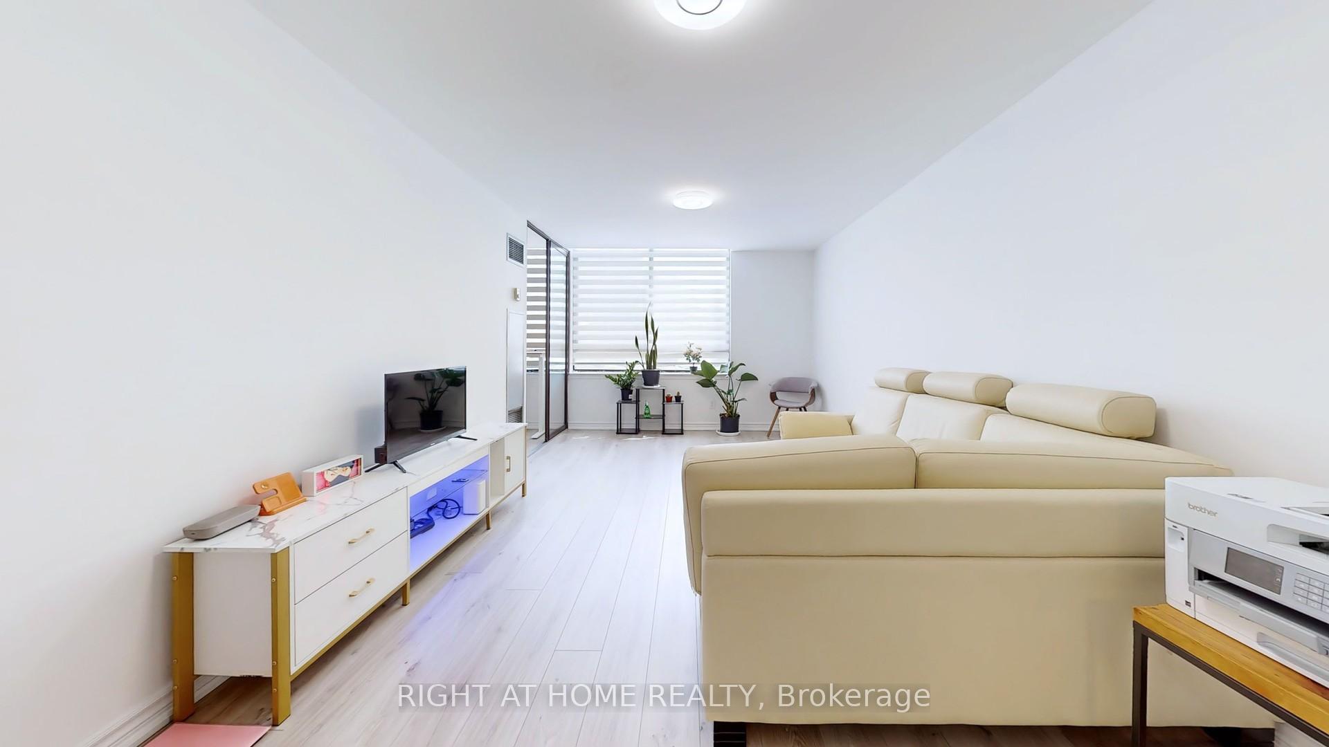 3 Bedrooms Condo at 75 Bamburgh, Toronto For sale
