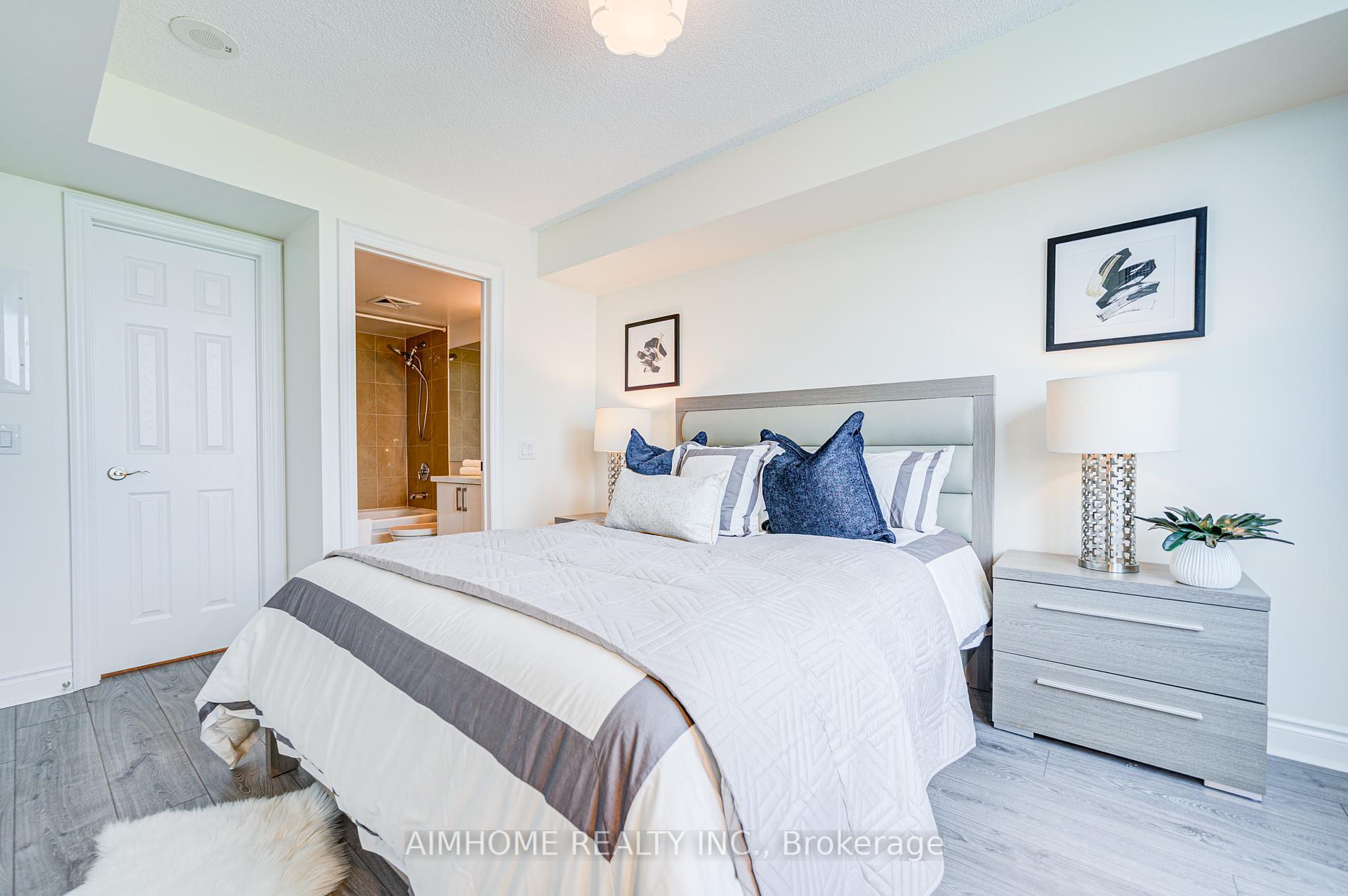 2 Bedrooms Condo at 25 Greenview, Toronto For sale