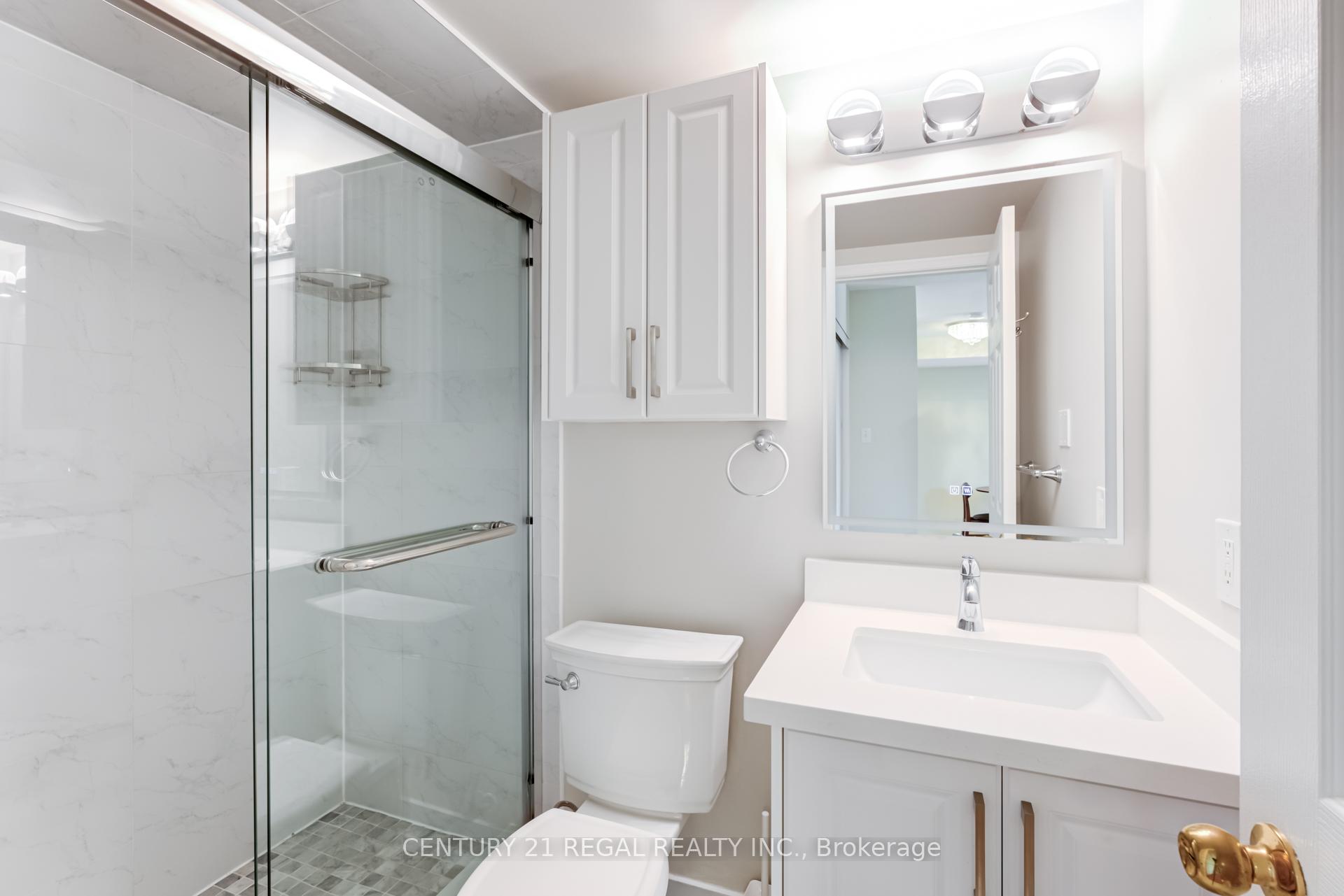 3 Bedrooms Condo at 42 Pinery,  Toronto For sale