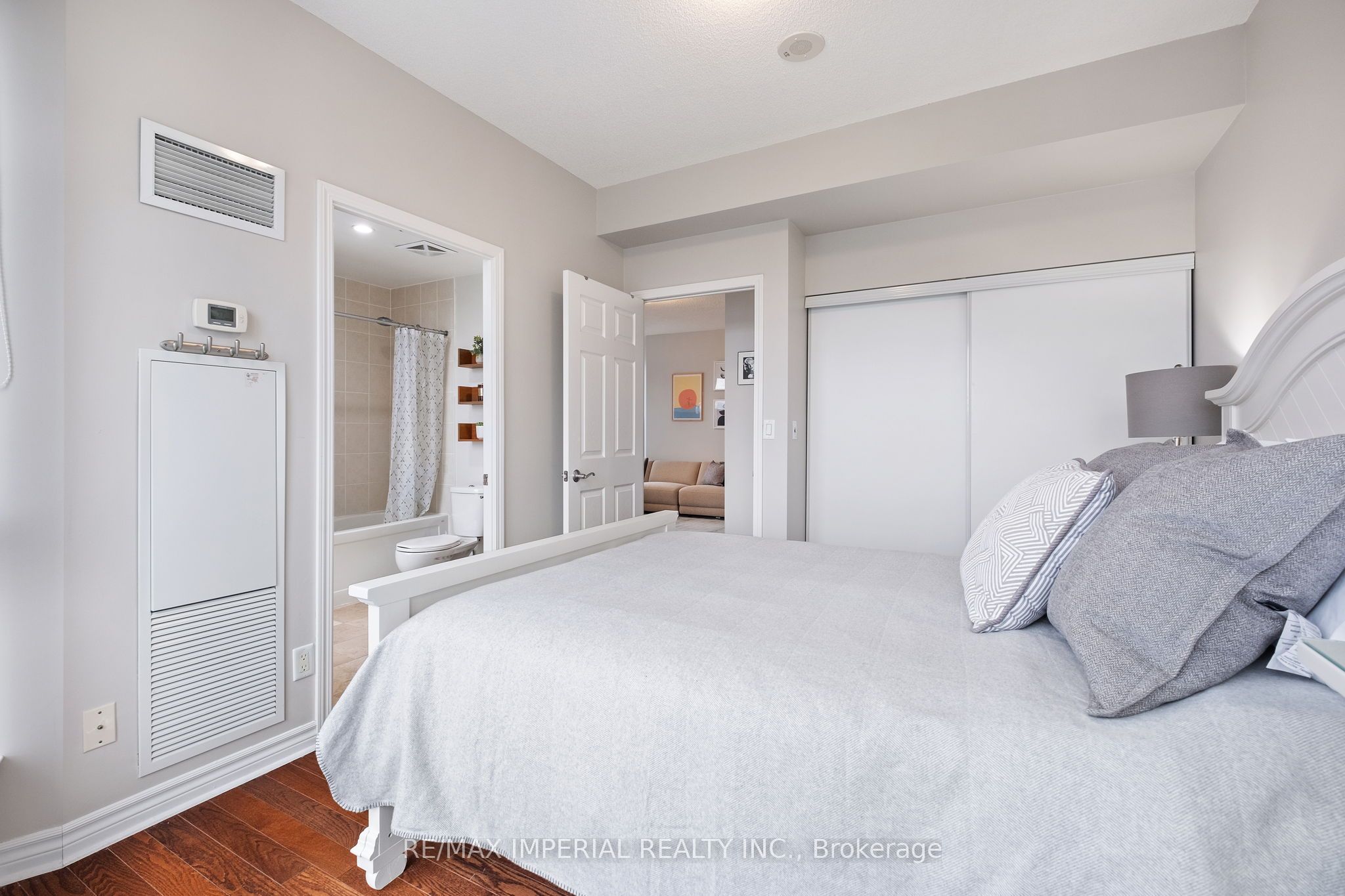 18 Holmes Avenue, #2210
