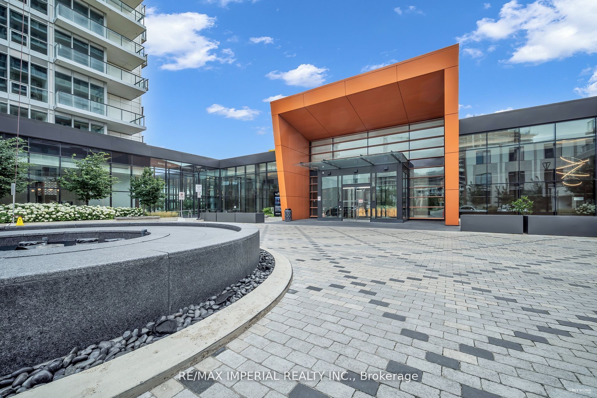 85 McMahon Drive, #1806