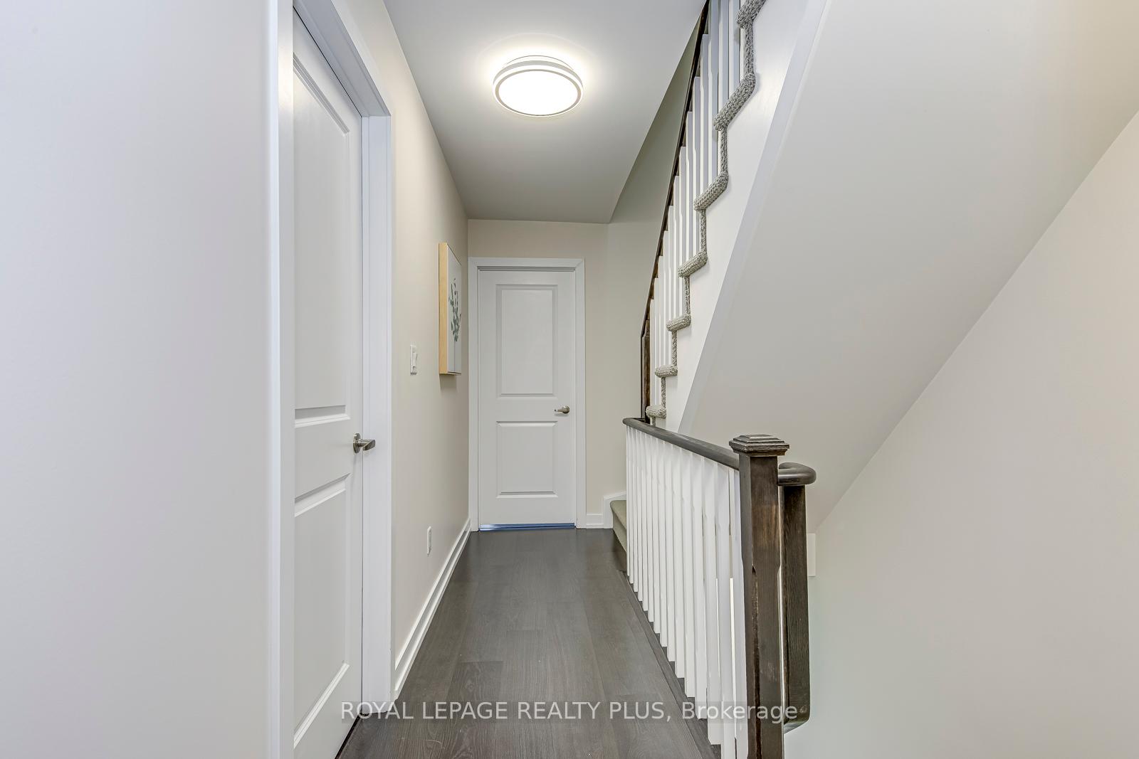 2 Bedrooms Condo at 10 Drummond, Toronto For sale