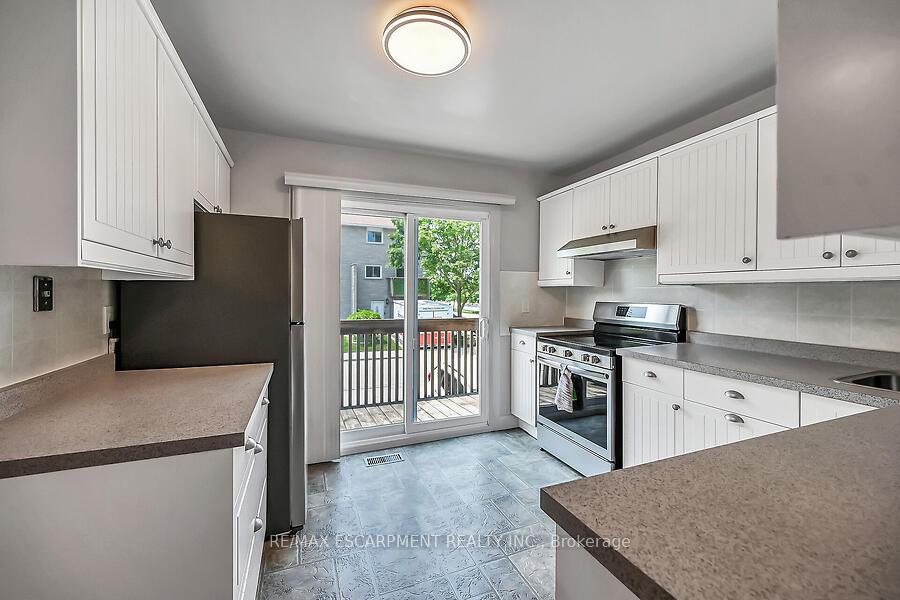 3 Bedrooms Condo at 1115 Paramount, Hamilton For sale