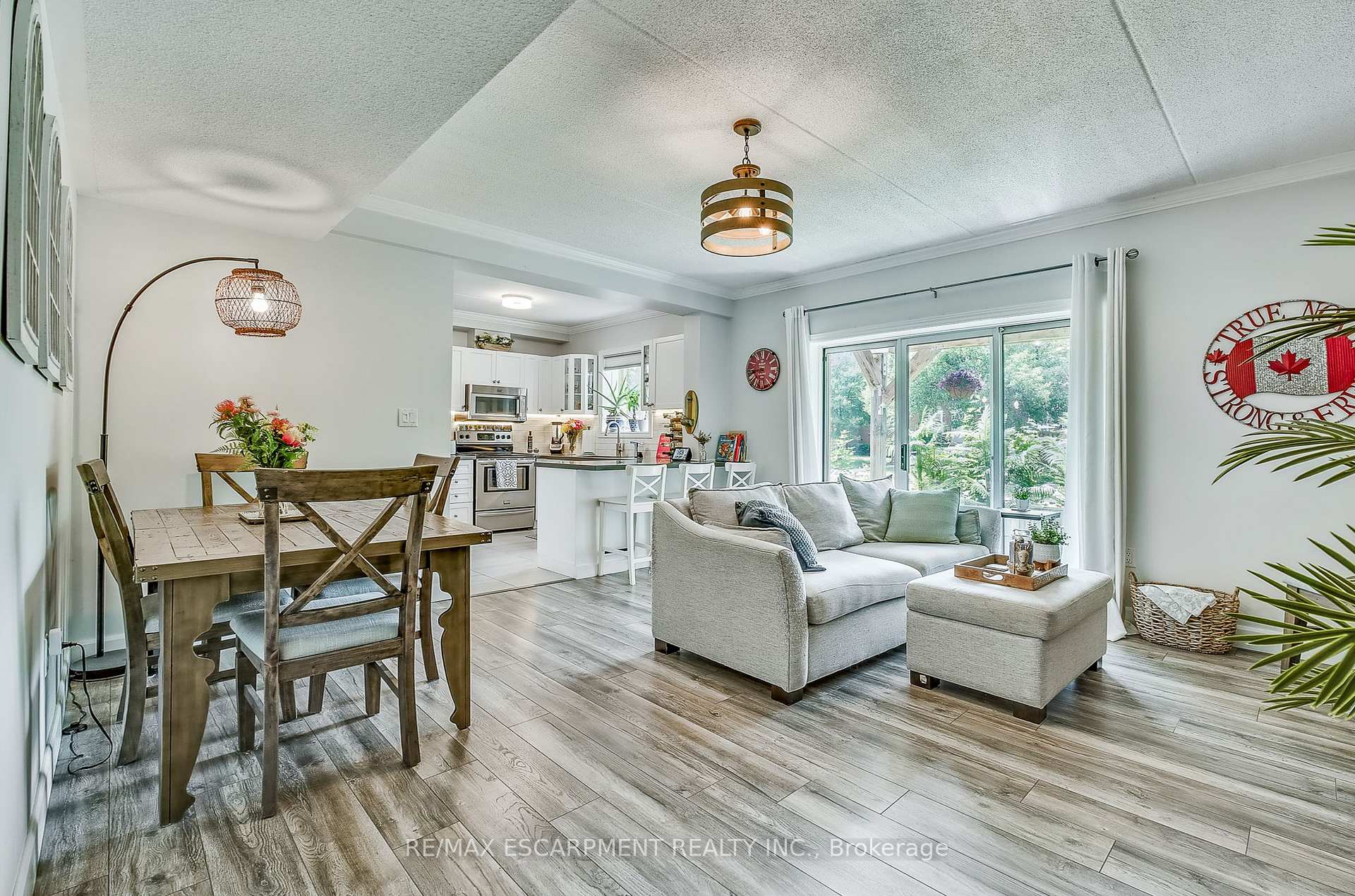 2 Bedrooms Condo at 4045 UPPER MIDDLE, Burlington For sale