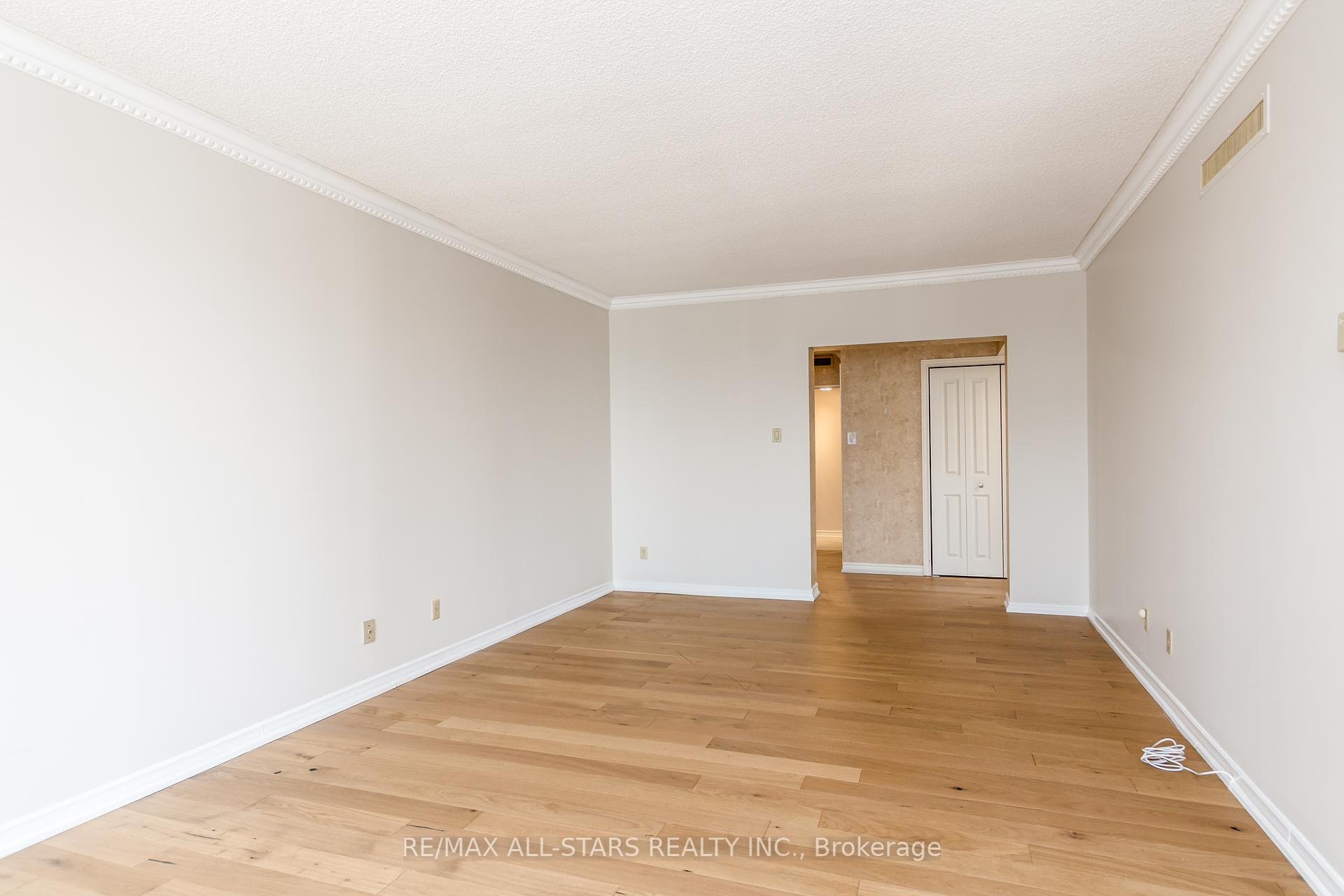 1 Bedroom Condo at 55 Harbour, Toronto For sale
