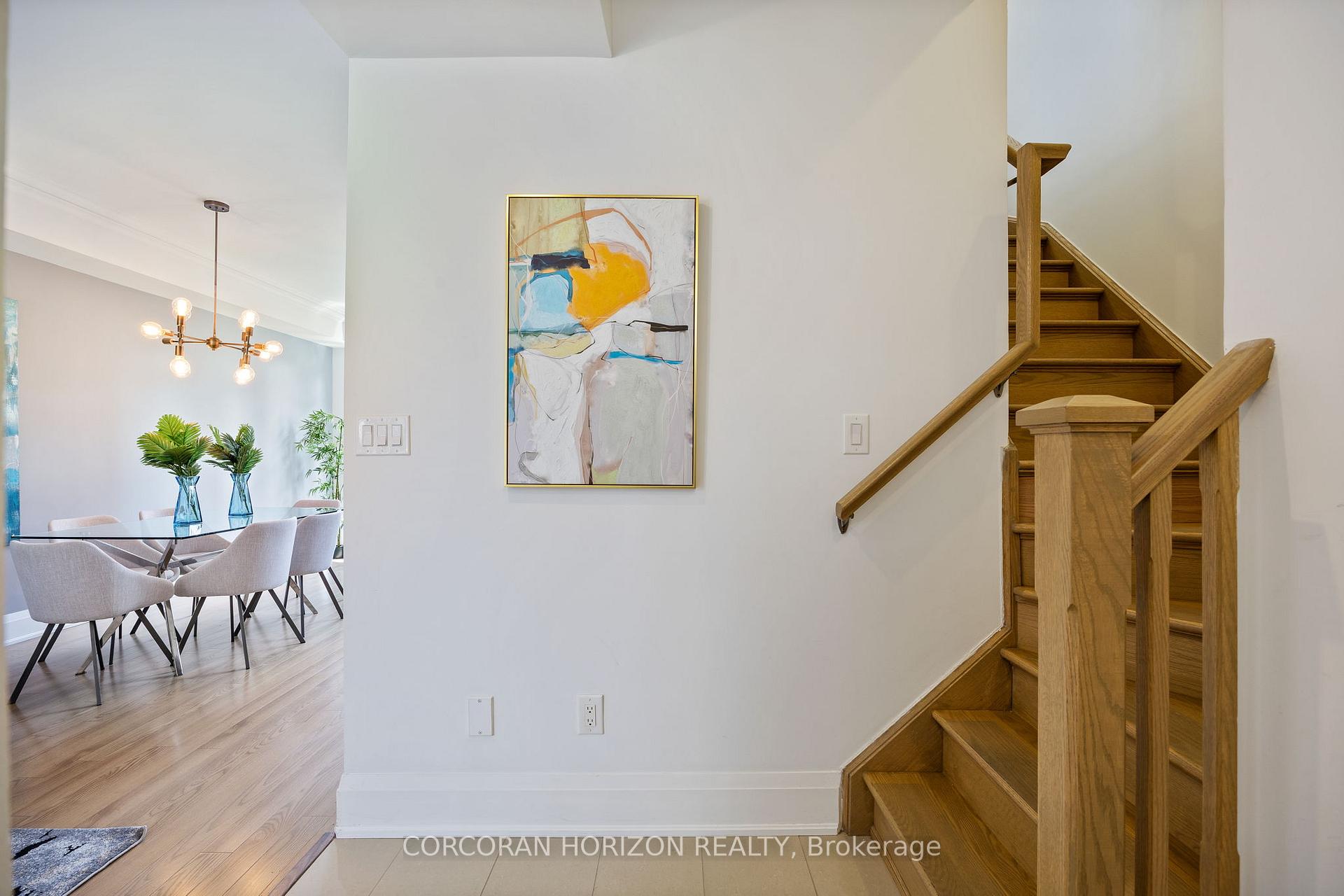 4 Bedrooms Condo at 9 Oakburn, Toronto For sale