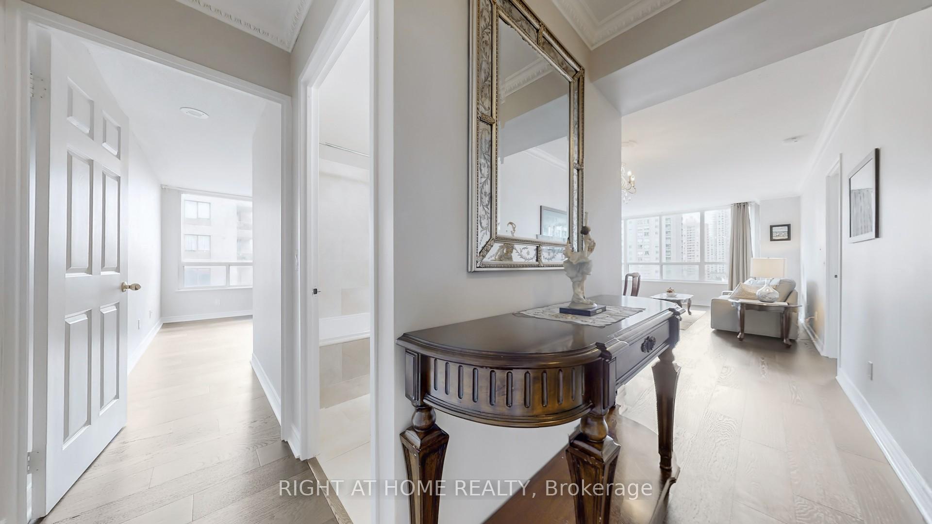 3 Bedrooms Condo at 18 Parkview, Toronto For sale