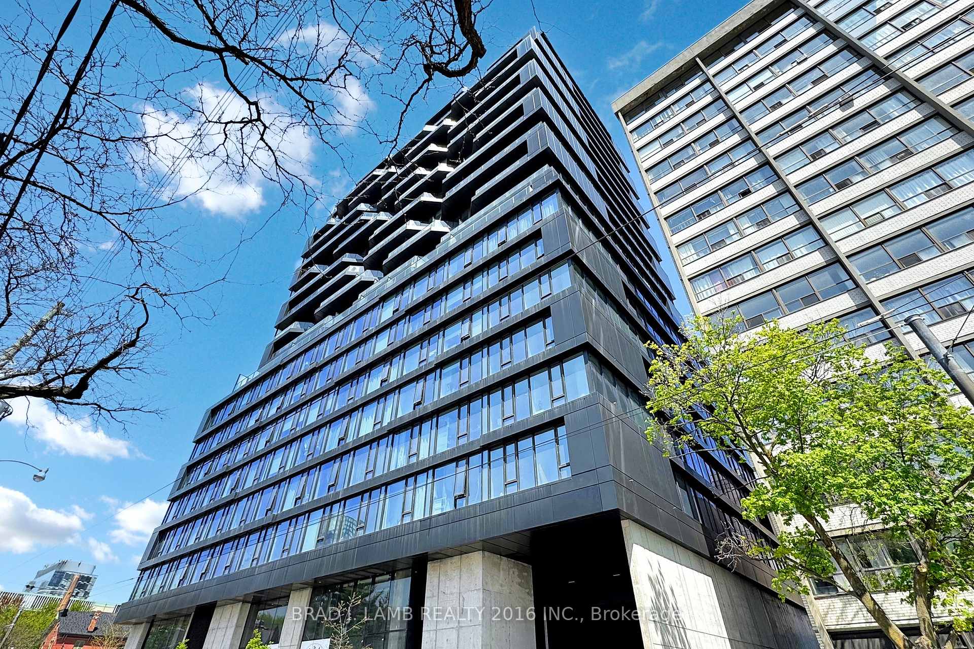 2 Bedrooms Condo at 195 McCaul, Toronto For sale