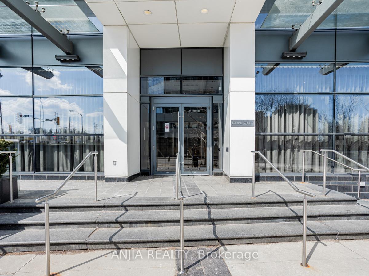 3 Bedrooms Condo at 2 Anndale,  Toronto For sale