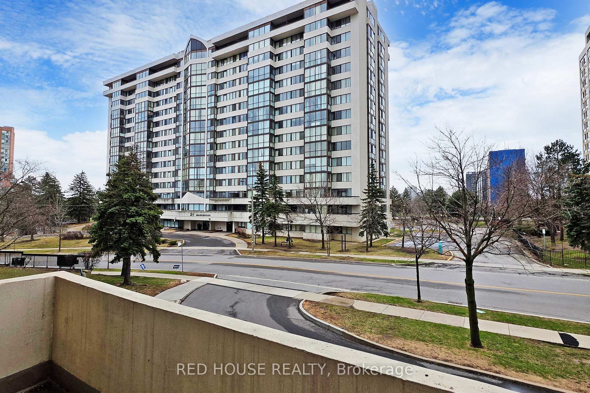 2 Bedrooms Condo at 10 Markbrook,  Toronto For sale