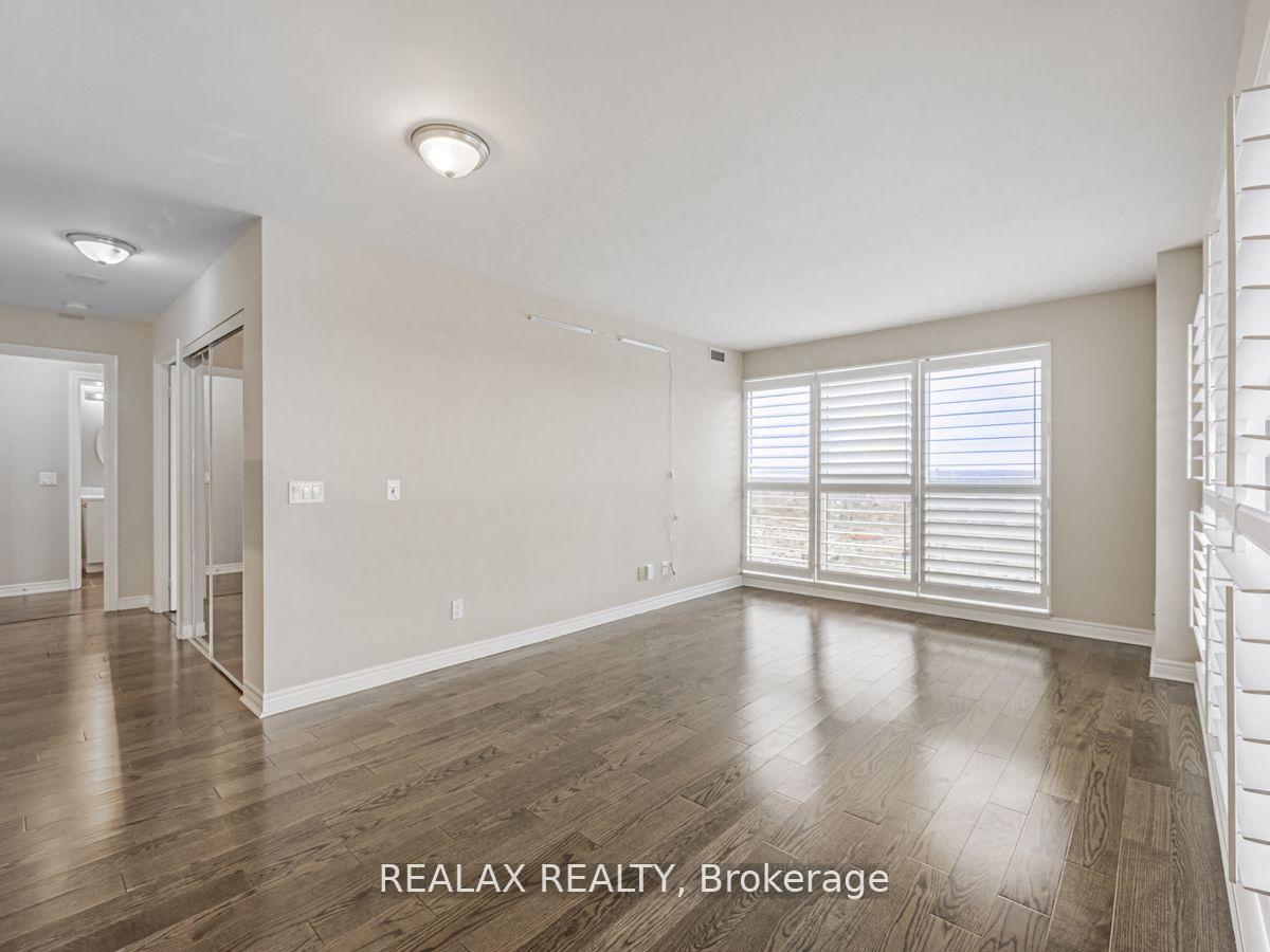 3 Bedrooms Condo at 70 Town Centre, Toronto For sale