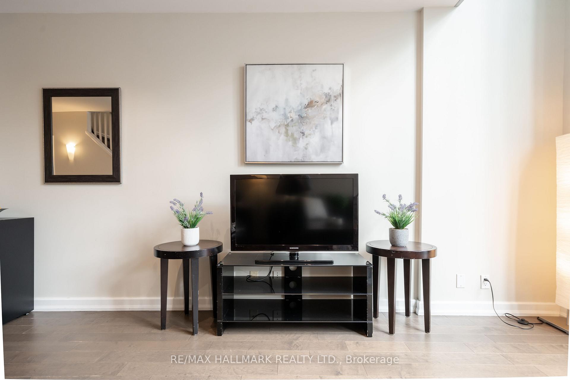 2 Bedrooms Condo at 36 Blue Jays,  Toronto For sale