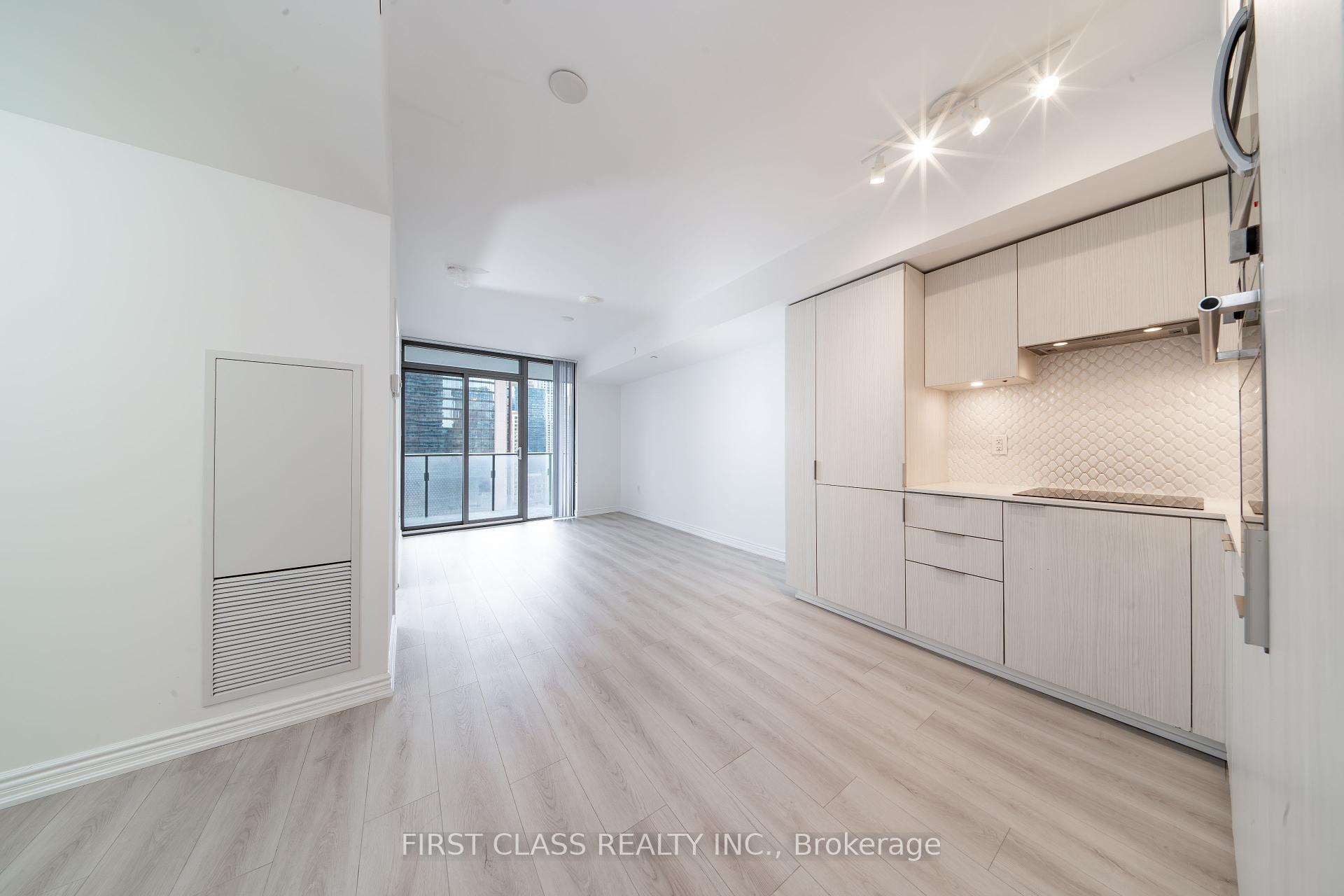 2 Bedrooms Condo at 11 Wellesley,  Toronto For sale