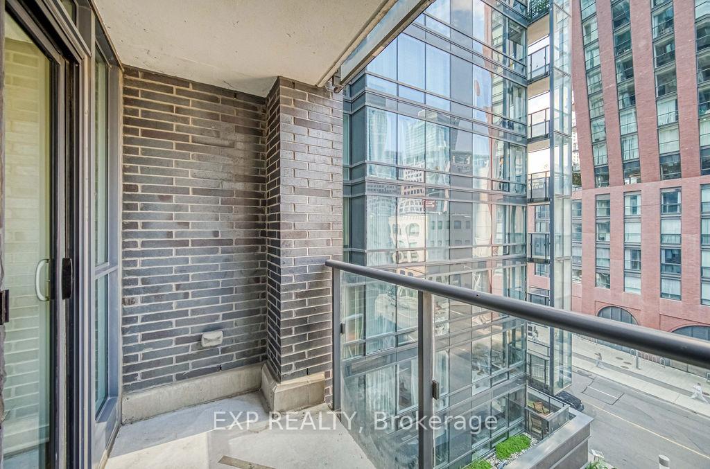 2 Bedrooms Condo at 295 Adelaide, Toronto For sale