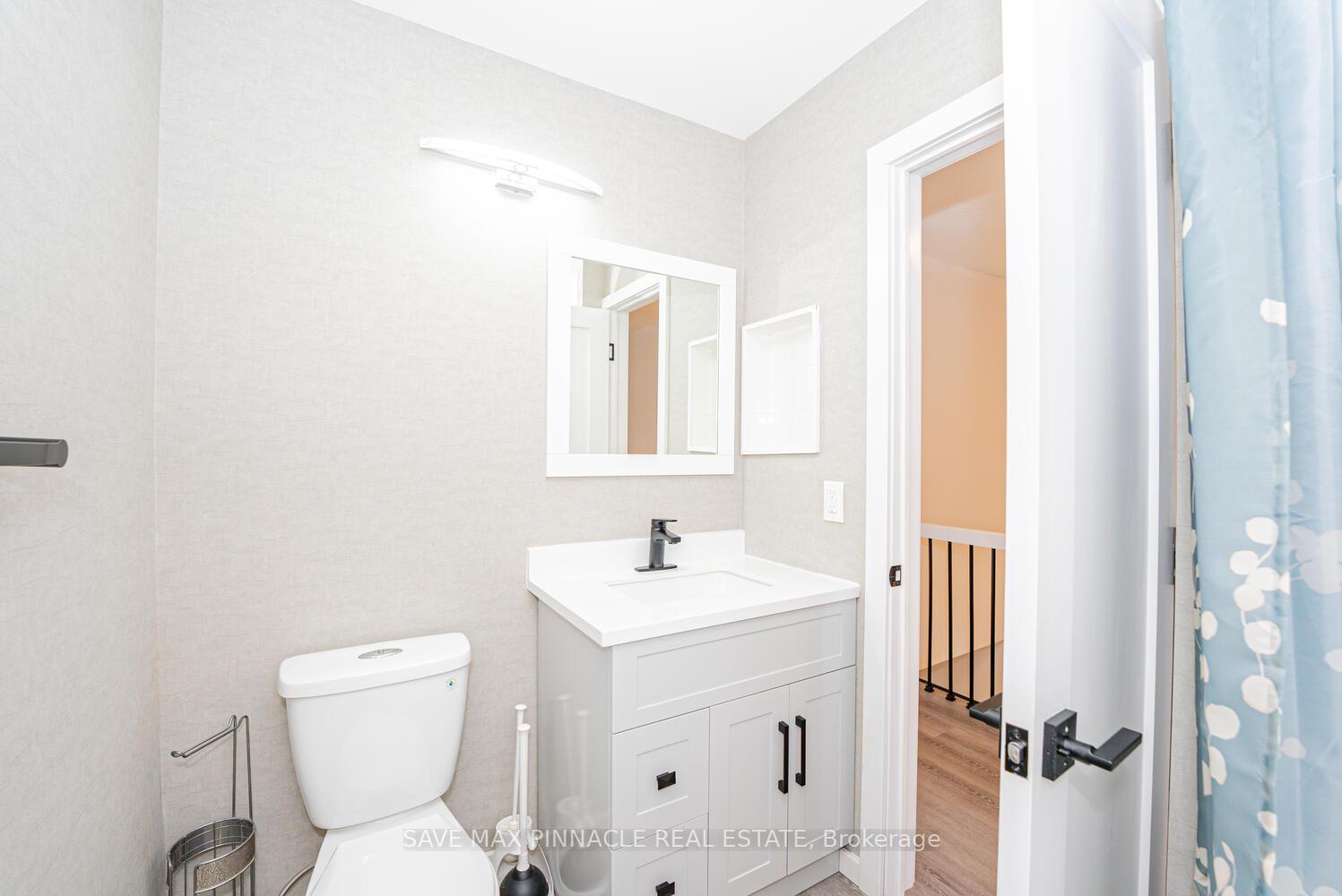 4 Bedrooms Condo at 2120 Rathburn,  Mississauga For sale