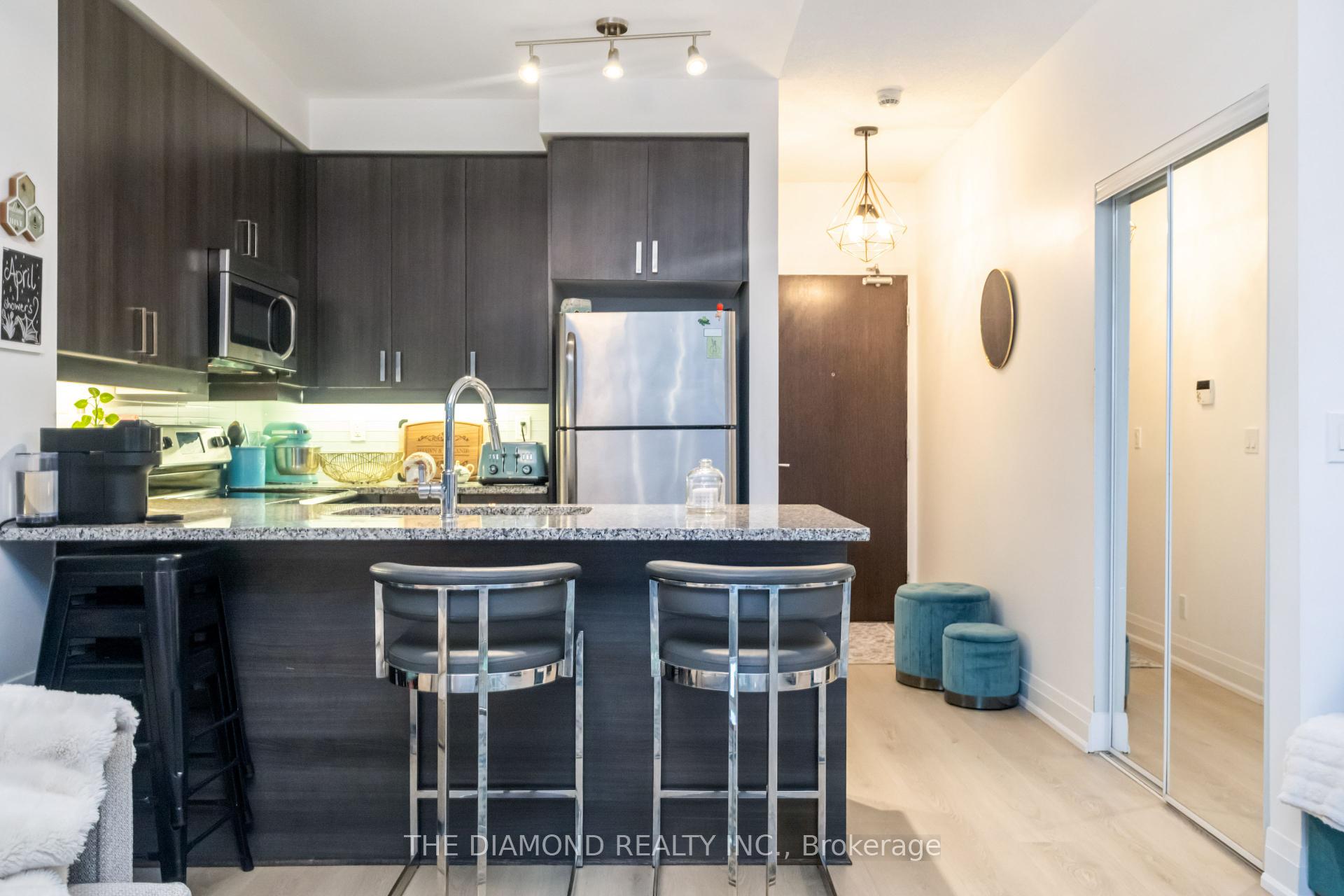 2 Bedrooms Condo at 1185 The Queensway, Toronto For sale