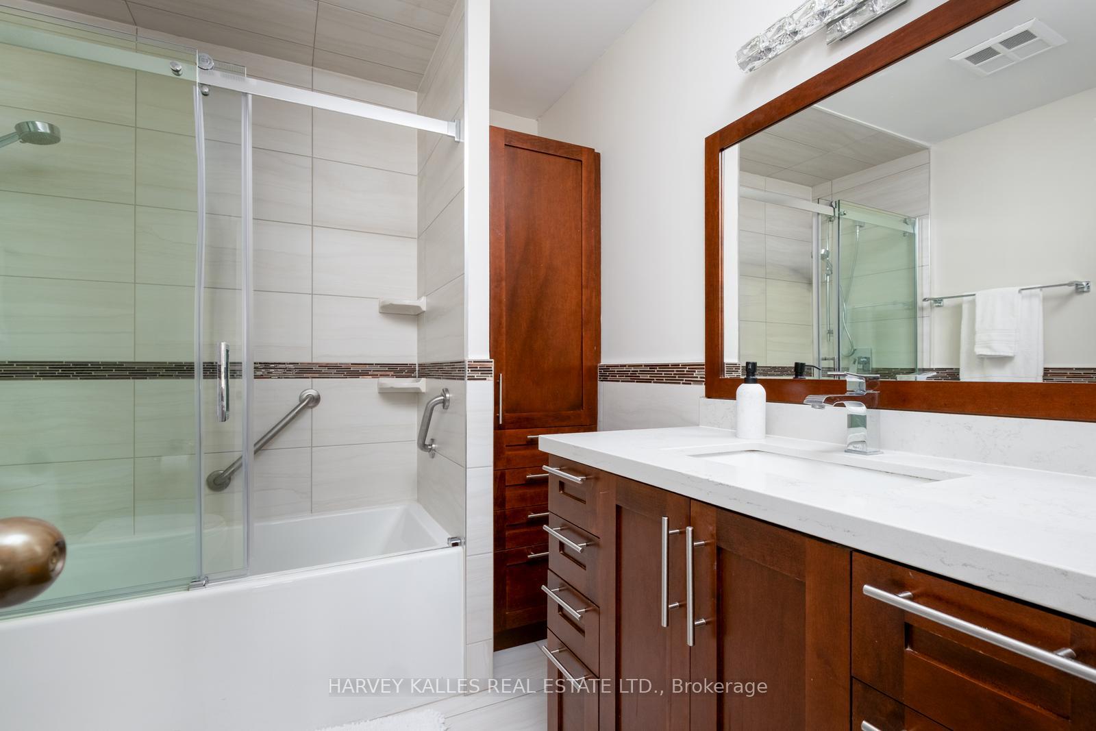 2 Bedrooms Condo at 135 George, Toronto For sale