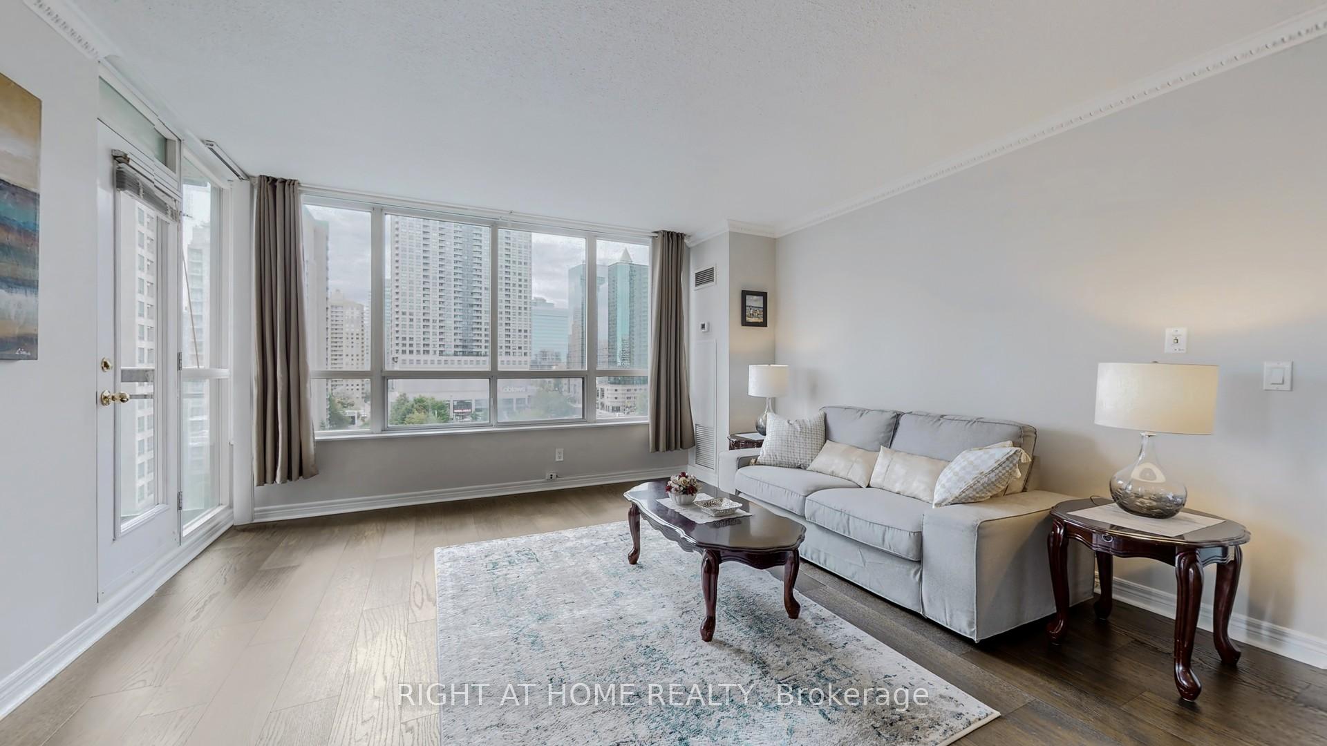 3 Bedrooms Condo at 18 Parkview, Toronto For sale