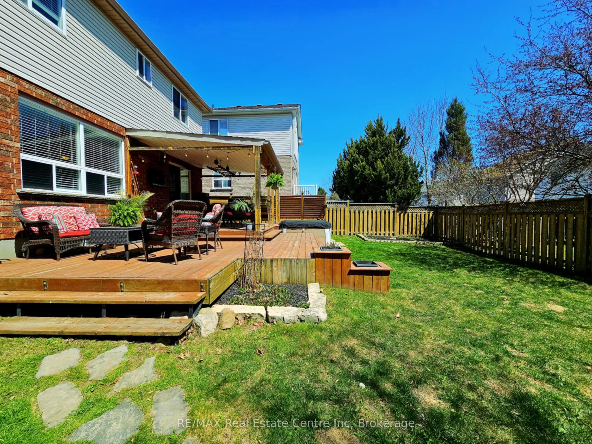 3 Karalee Crescent